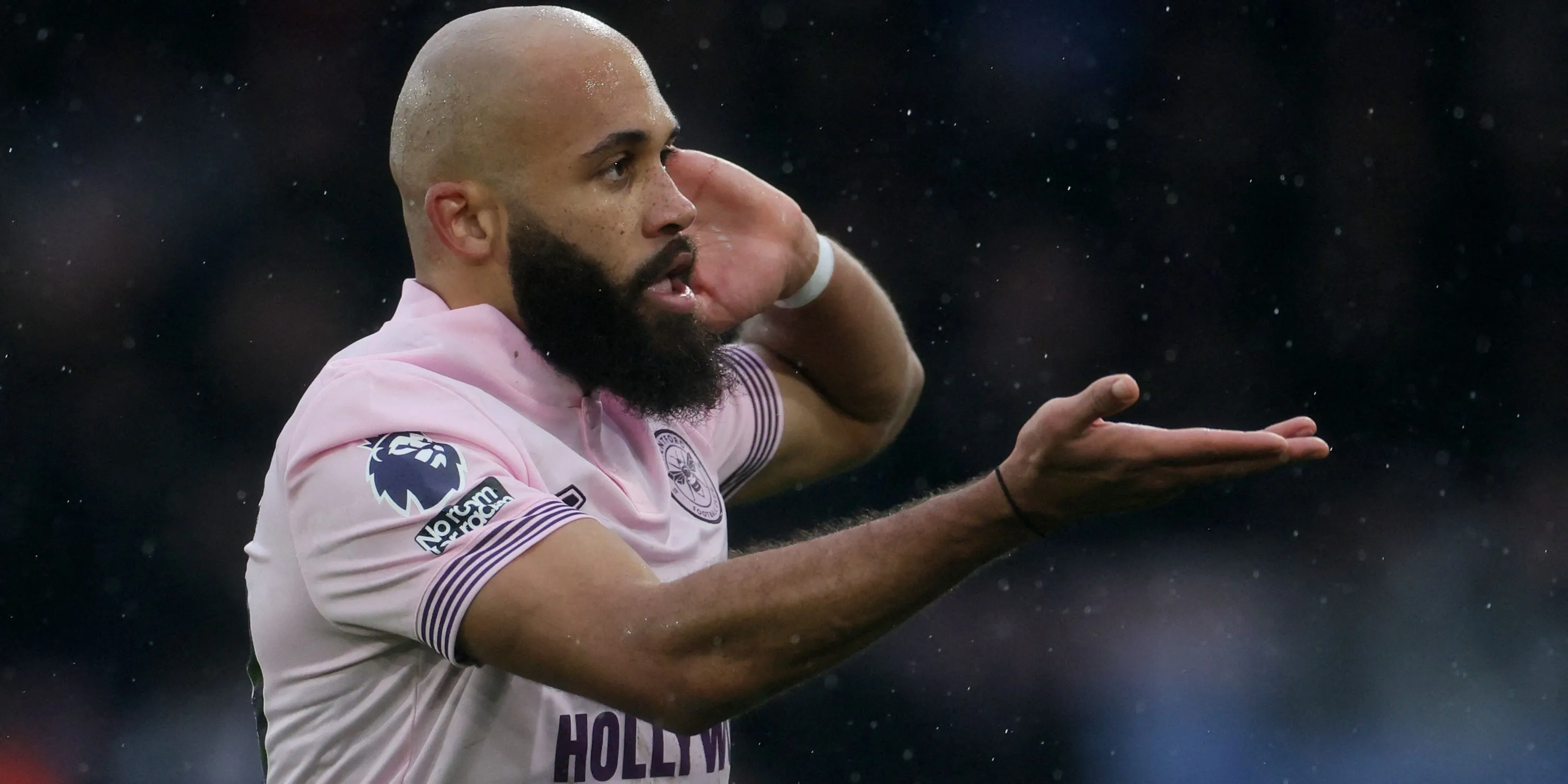 Bryan Mbeumo của Brentford ăn mừng bàn thắng đầu tiên