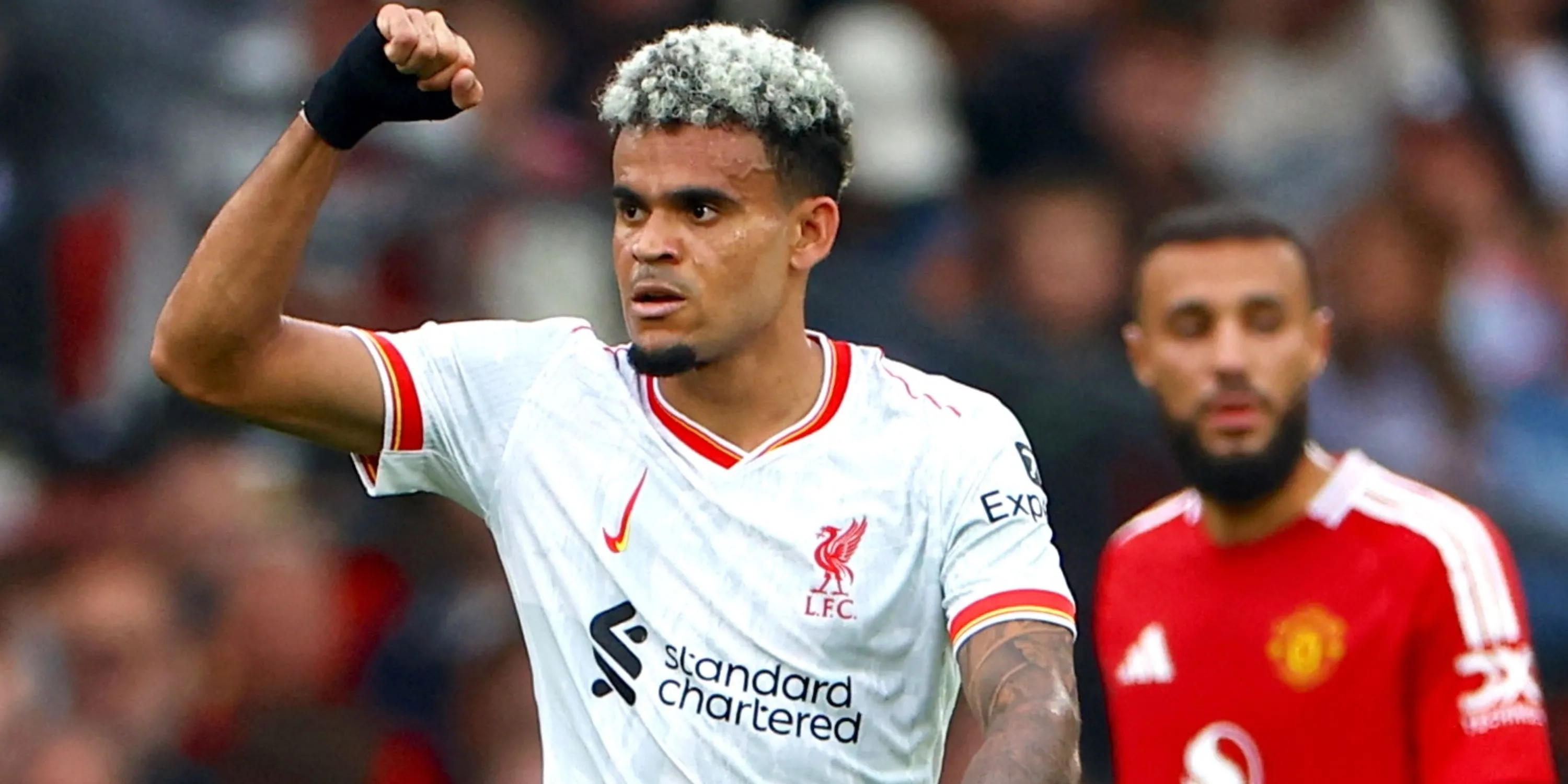 Các cầu thủ Liverpool ăn mừng một danh hiệu Premier League