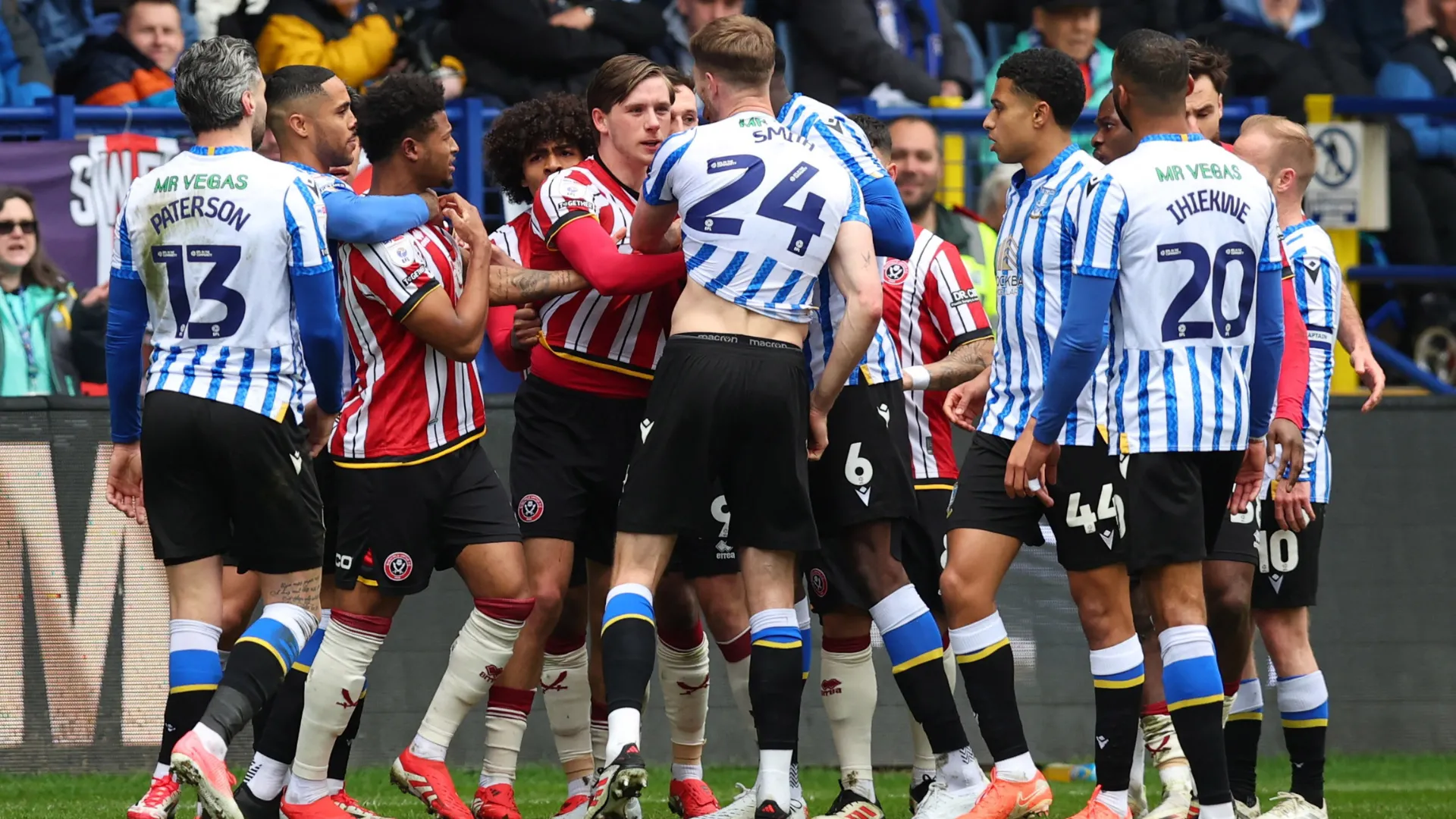 Các cầu thủ Sheffield Wednesday trong một trận đấu thuộc giải Championship.