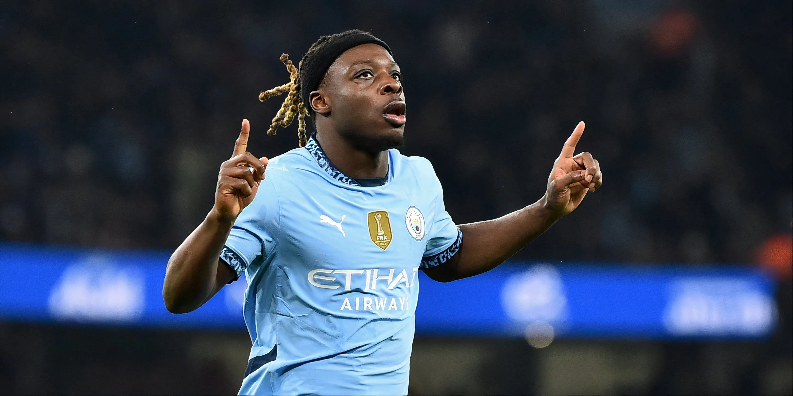 Cầu thủ chạy cánh của Man City trong một tình huống trên sân
