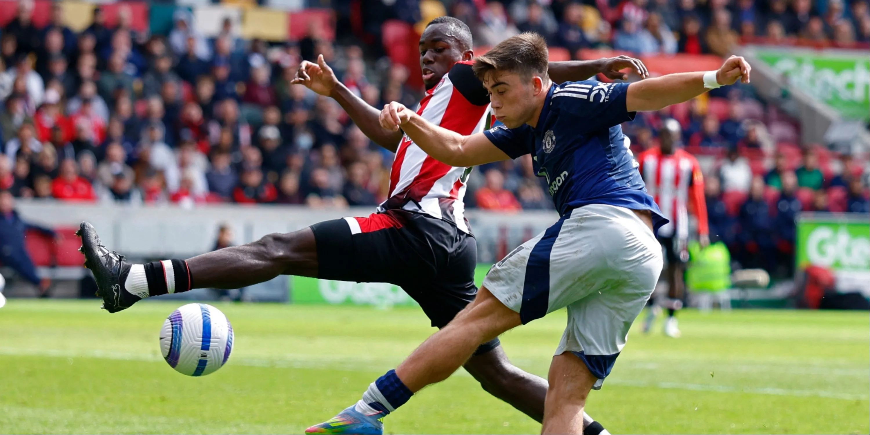 Hậu vệ cánh trẻ Harry Amass của Man Utd