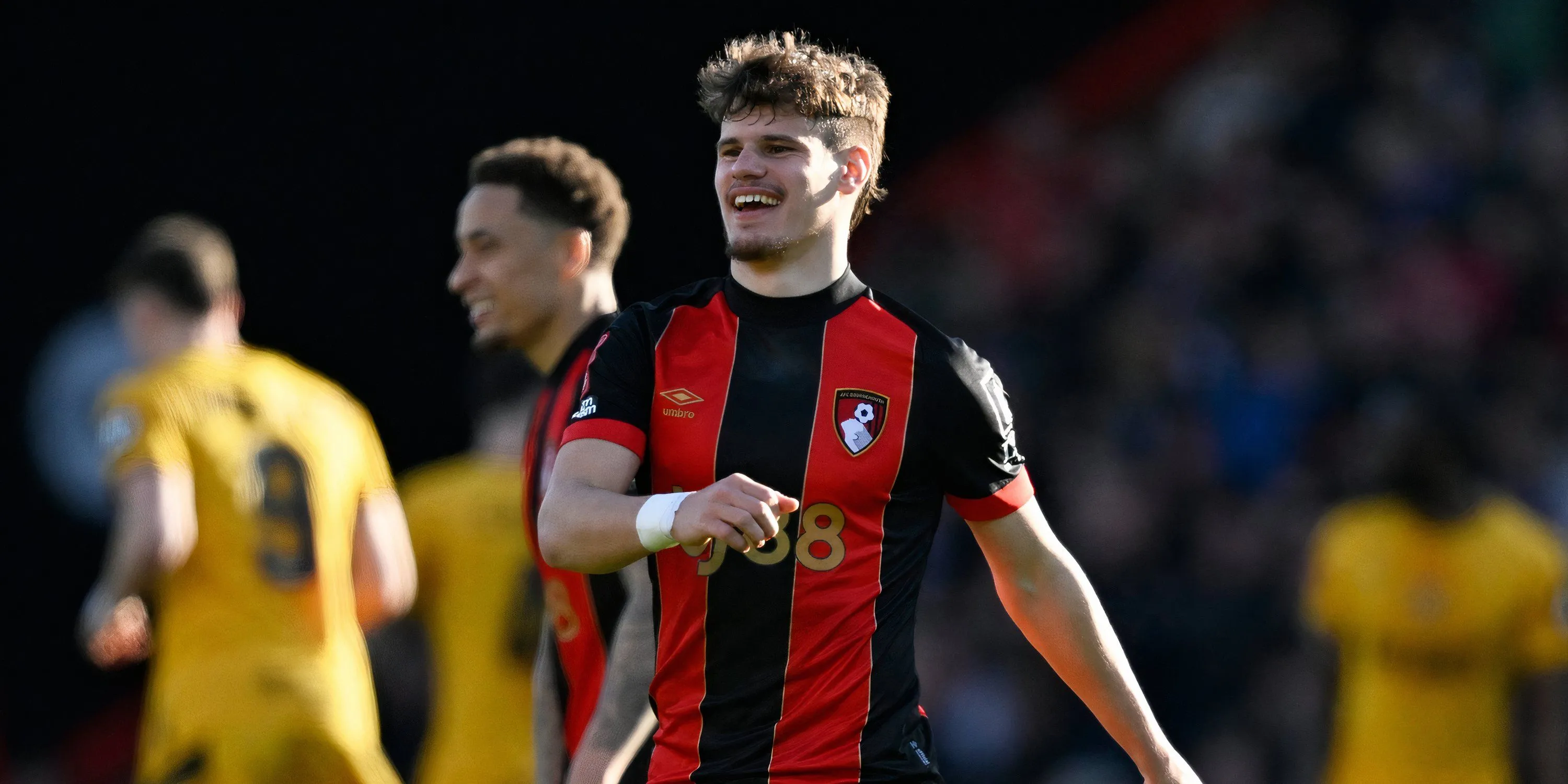 Hậu vệ Milos Kerkez thể hiện khả năng phòng ngự quyết liệt cho Bournemouth