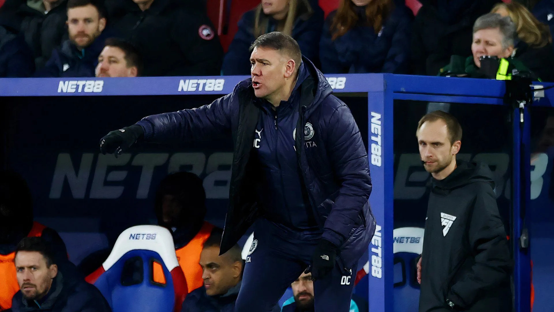 Huấn luyện viên trưởng Dave Challinor của Stockport County