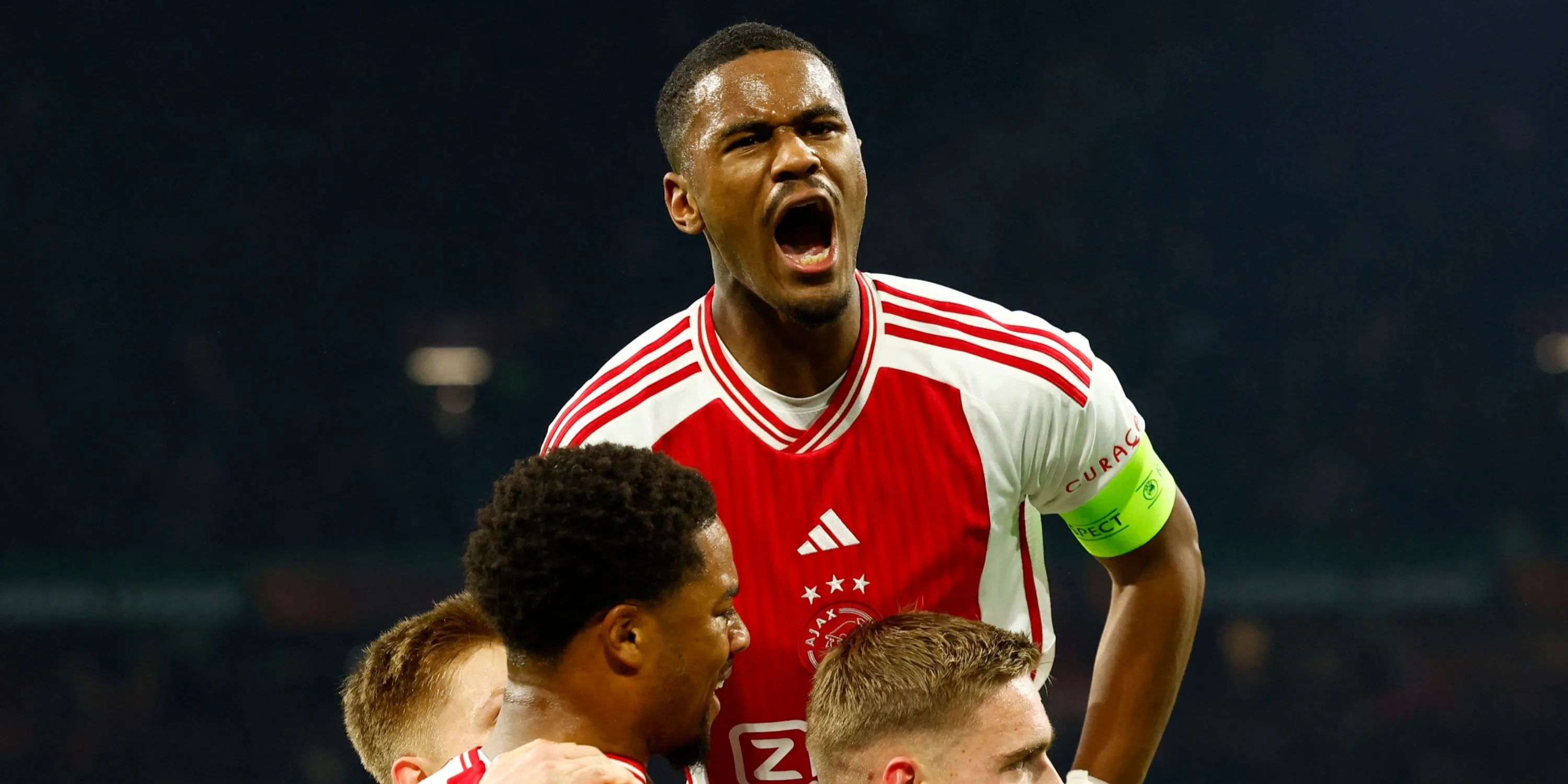 Jorrel Hato của Ajax, một mục tiêu trung vệ khác được Chelsea theo dõi