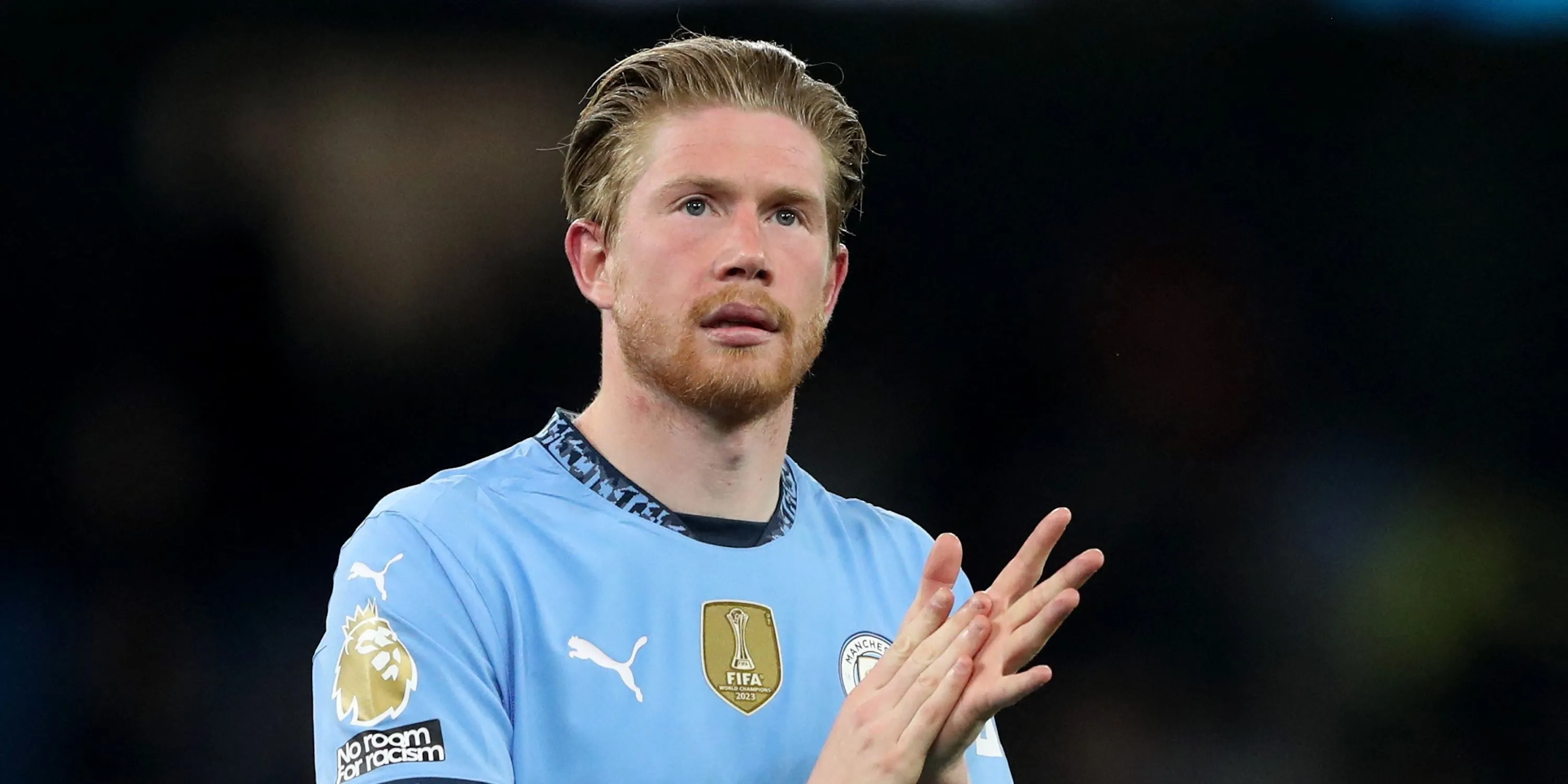 Kevin De Bruyne ăn mừng bàn thắng cùng Manchester City