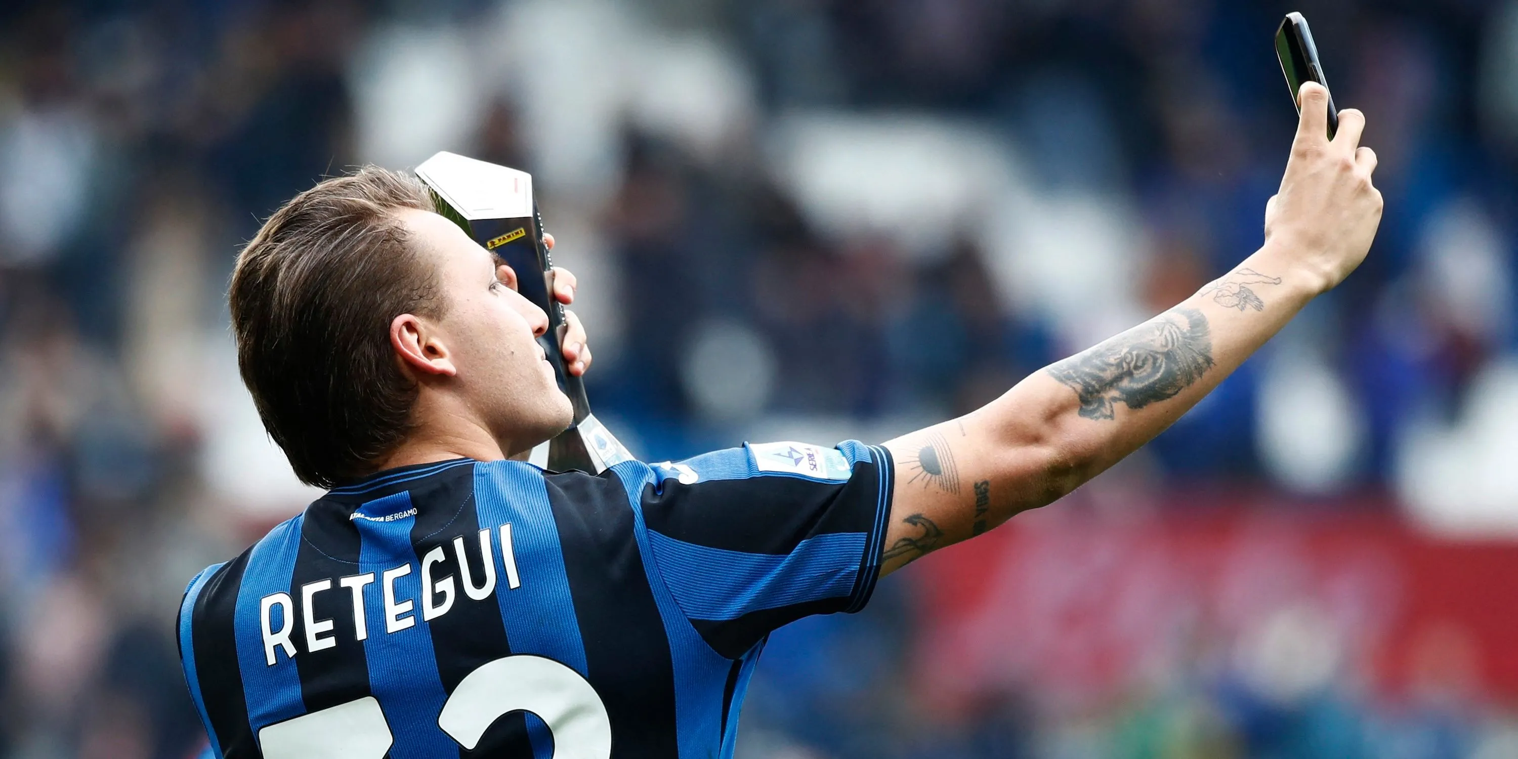Mateo Retegui ăn mừng danh hiệu Cầu thủ xuất sắc nhất trận trong màu áo Atalanta tại Serie A