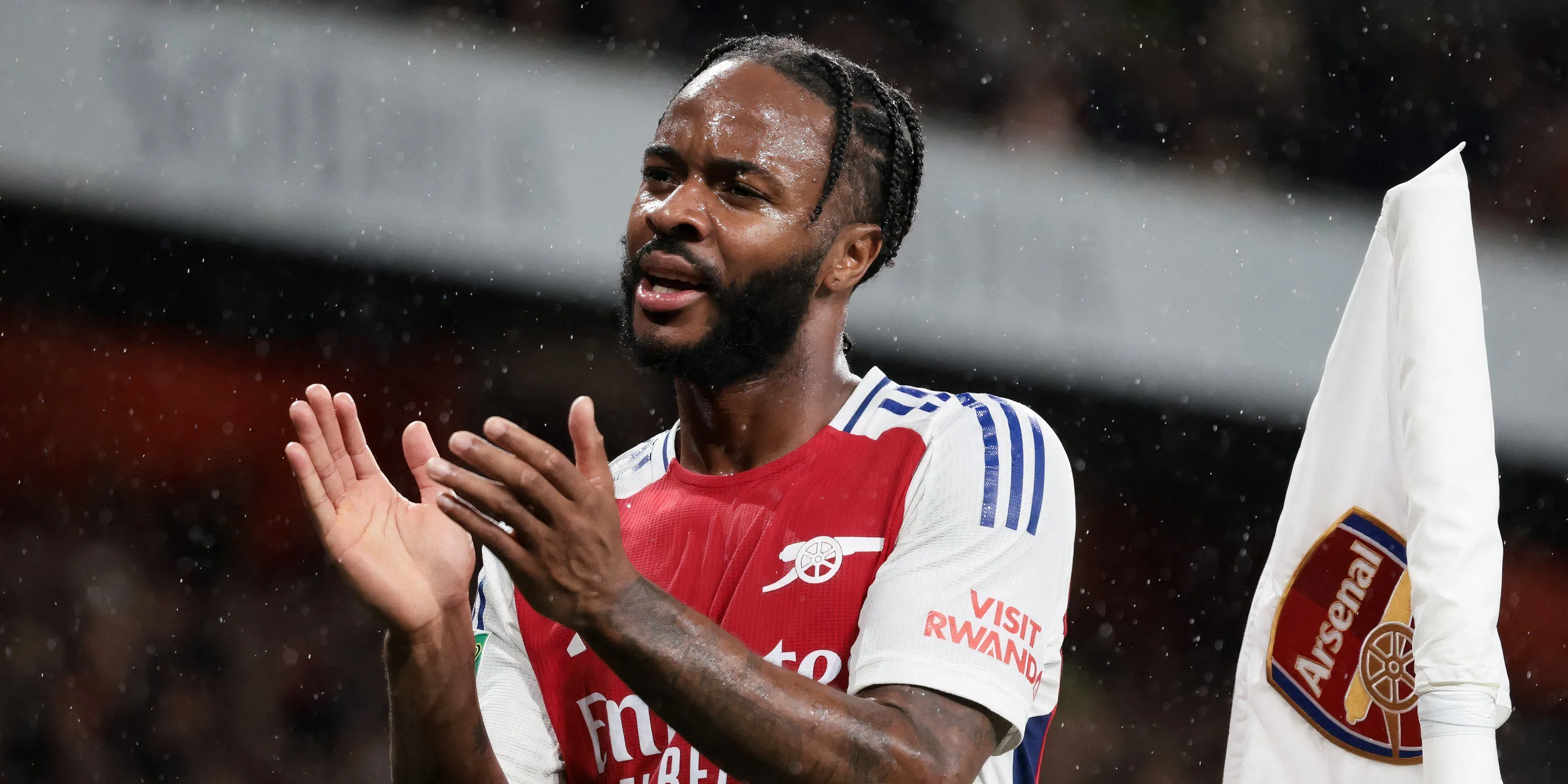 Raheem Sterling trong trận đấu giữa Arsenal và Chelsea