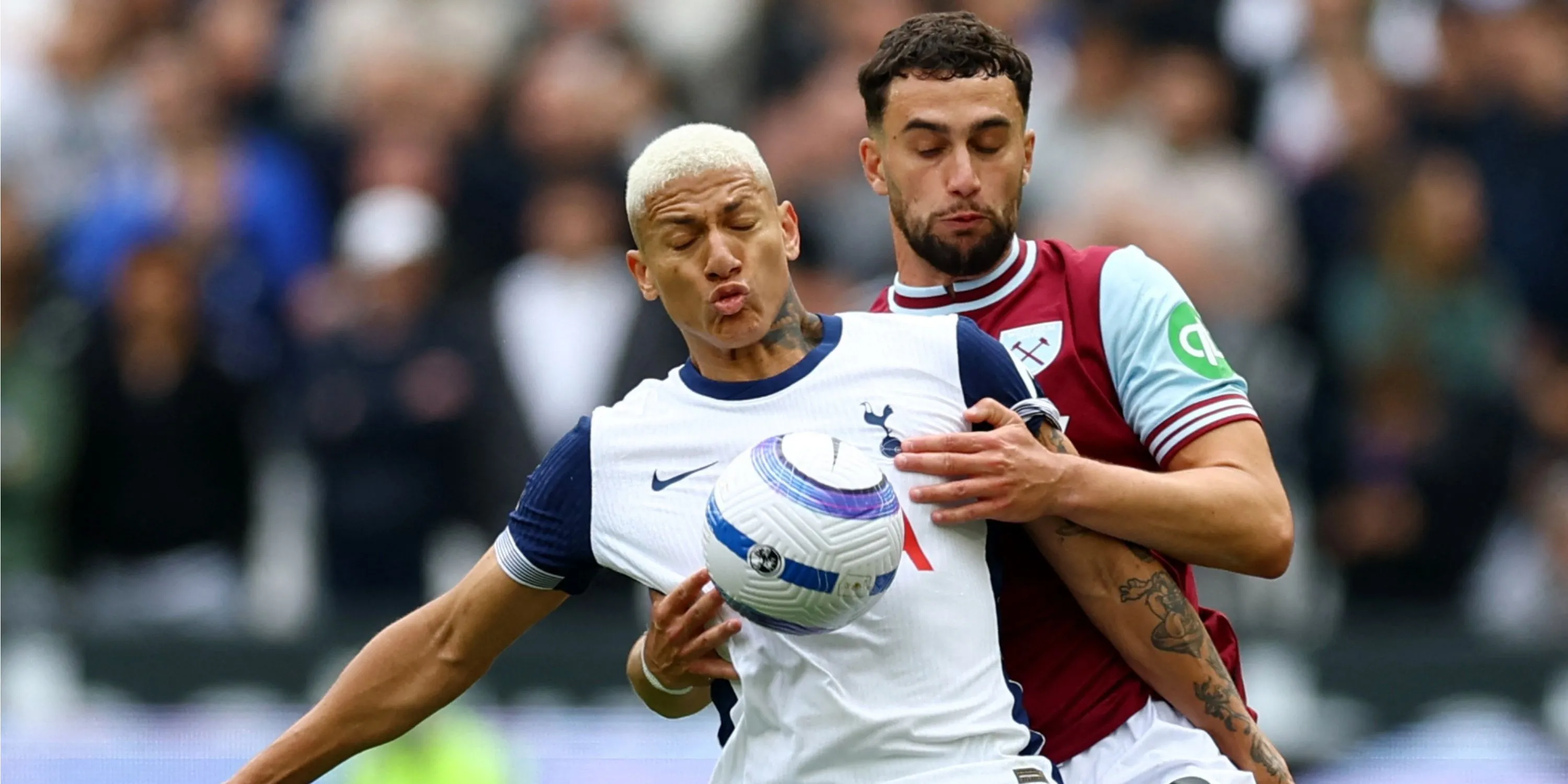 Richarlison tỏ ra thất vọng trong trận hòa của Tottenham trước West Ham