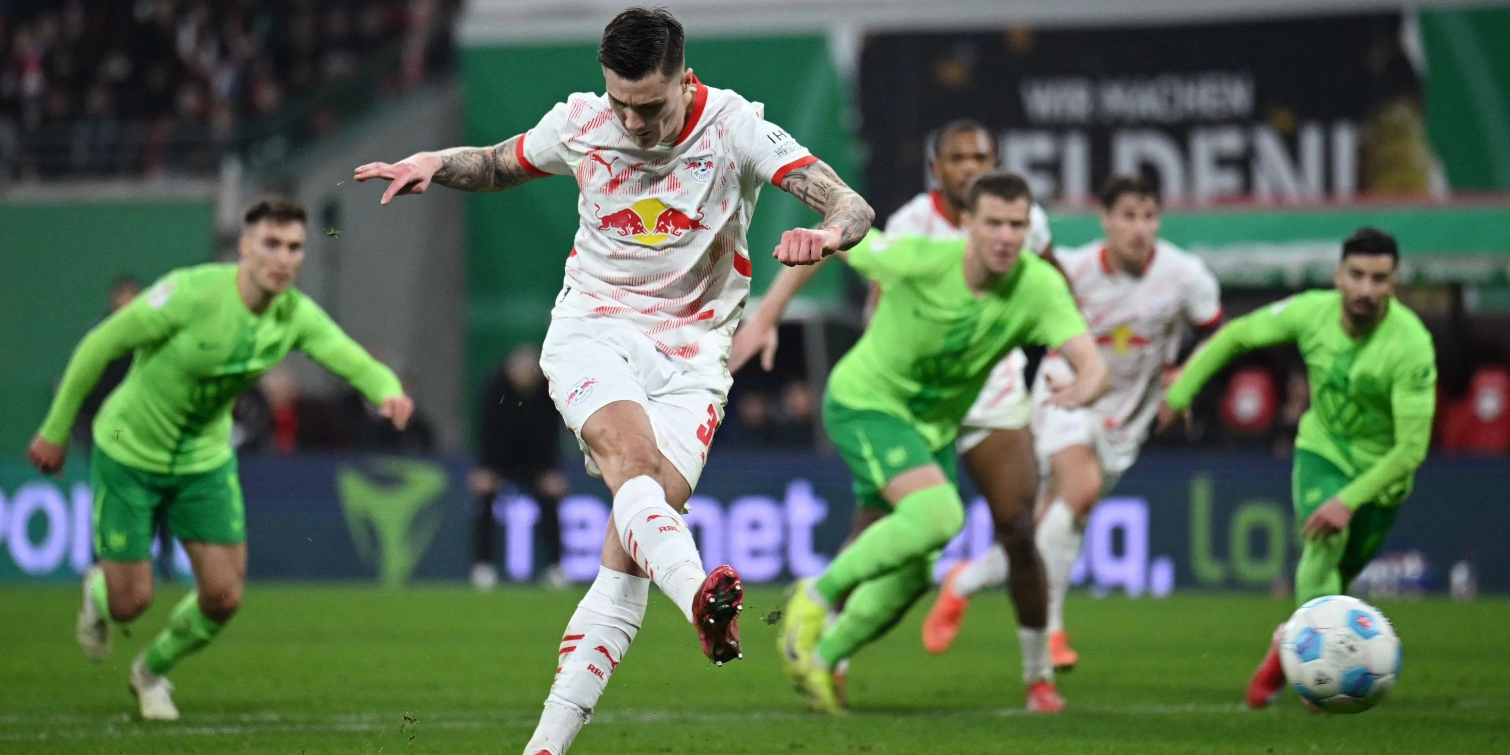 Tiền đạo Benjamin Sesko ăn mừng bàn thắng cho RB Leipzig, mục tiêu chuyển nhượng của MU và Arsenal