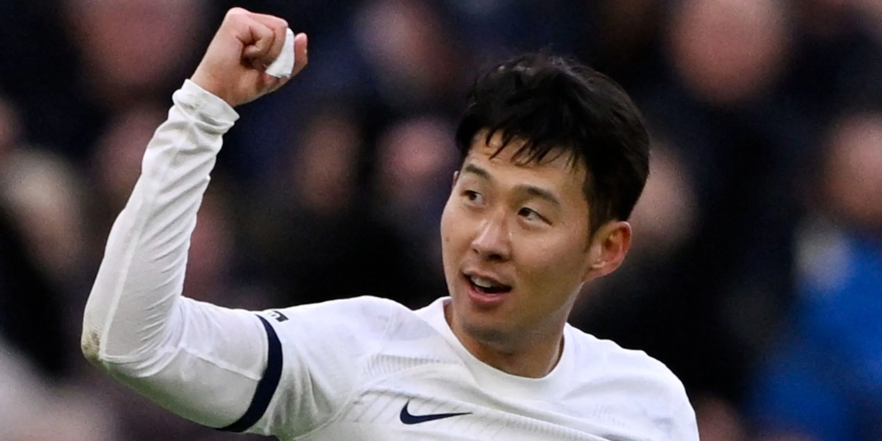 Tiền đạo Tottenham Hotspur Son Heung-min ăn mừng bàn thắng