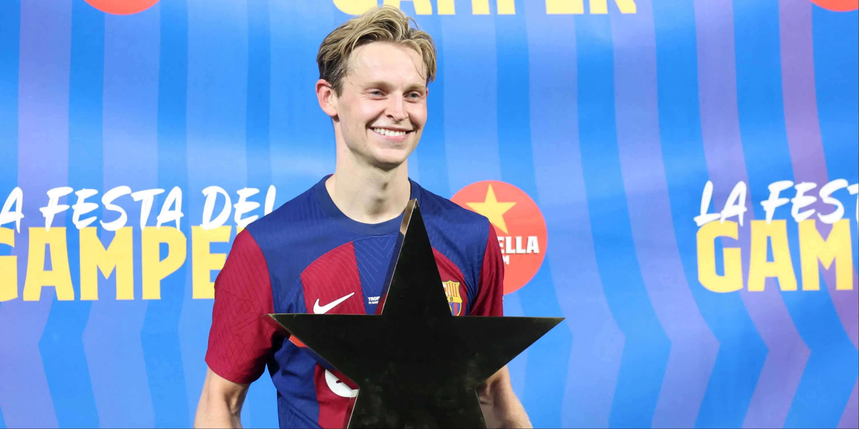 Tiền vệ Frenkie De Jong thi đấu cho Barcelona, được đánh giá cao về khả năng phát triển bóng