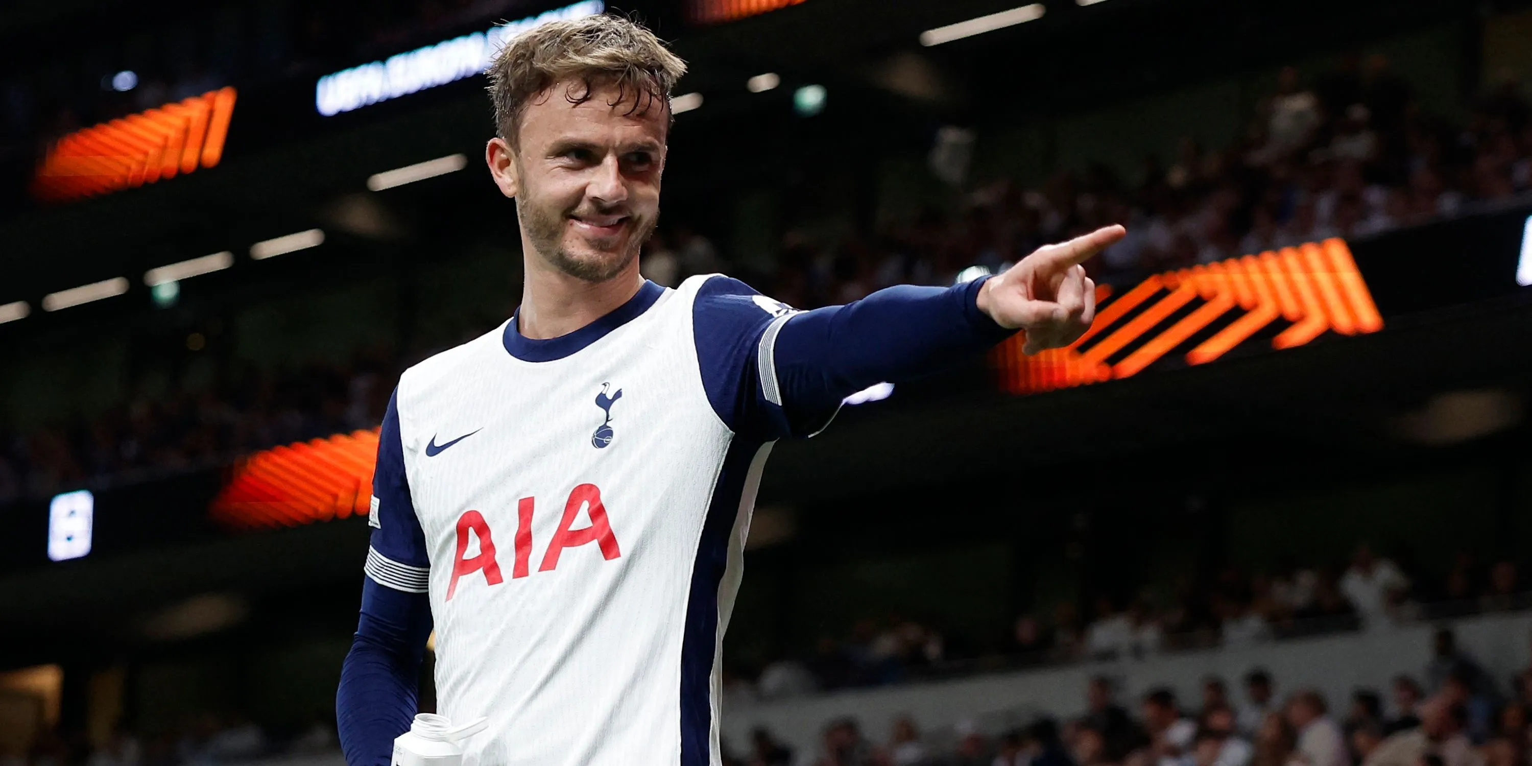 Tiền vệ James Maddison thi đấu cho Tottenham Hotspur tại Premier League