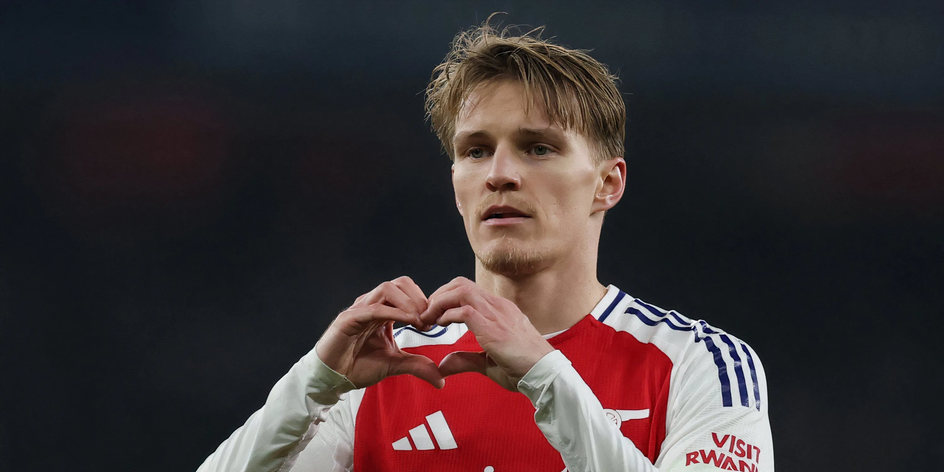 Tiền vệ Martin Odegaard thi đấu cho Arsenal tại Ngoại hạng Anh