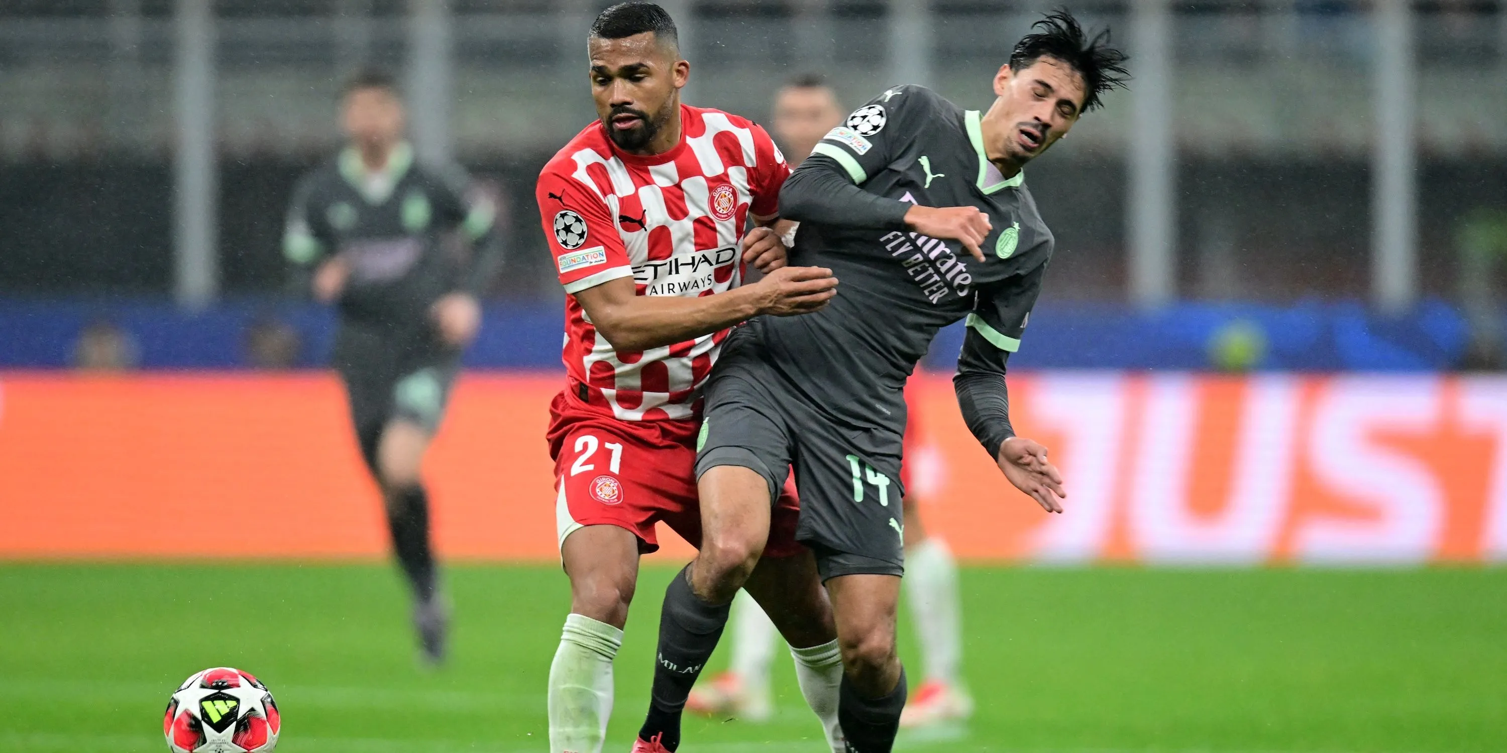 Tiền vệ Yangel Herrera của Girona tranh bóng trong trận đấu