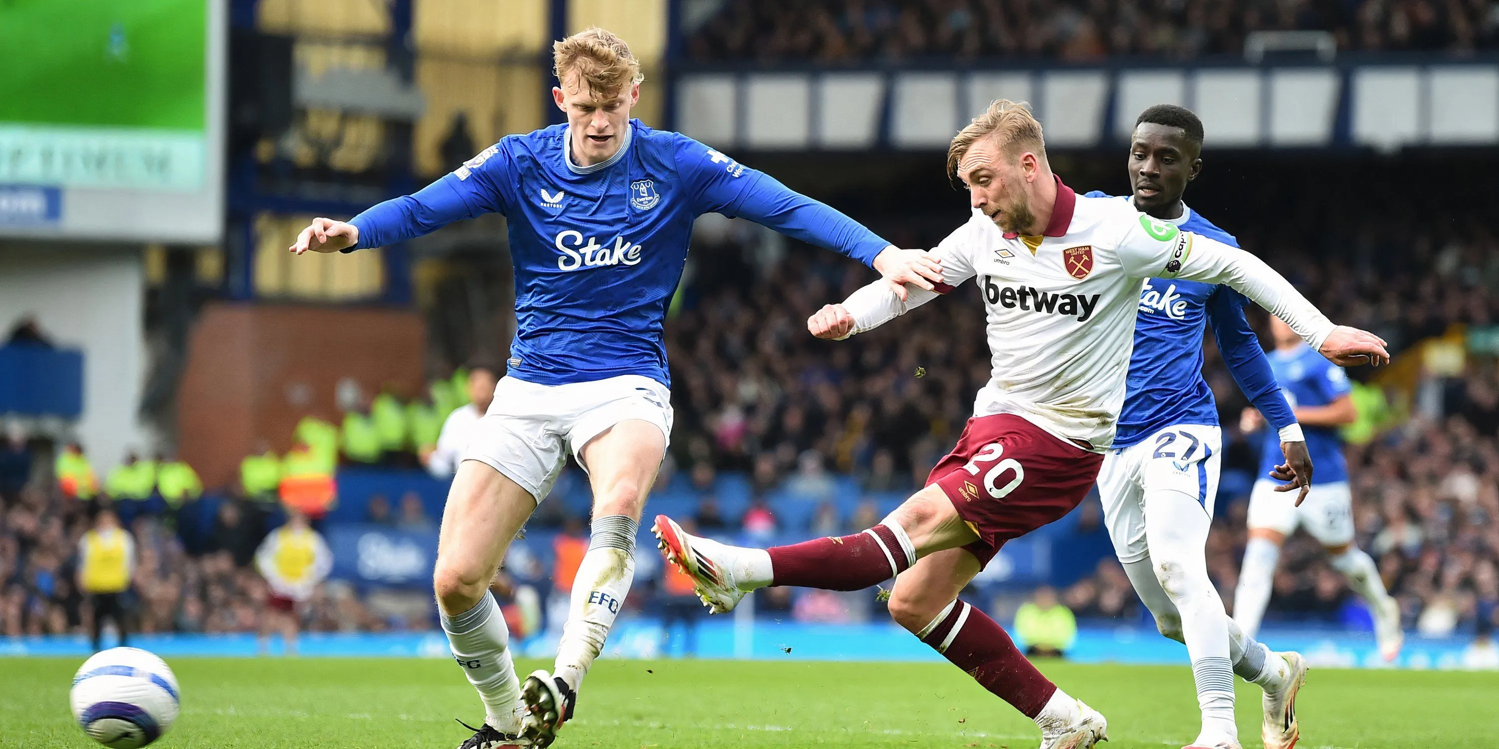 Trung vệ Jarrad Branthwaite, trụ cột hàng thủ Everton mùa giải qua