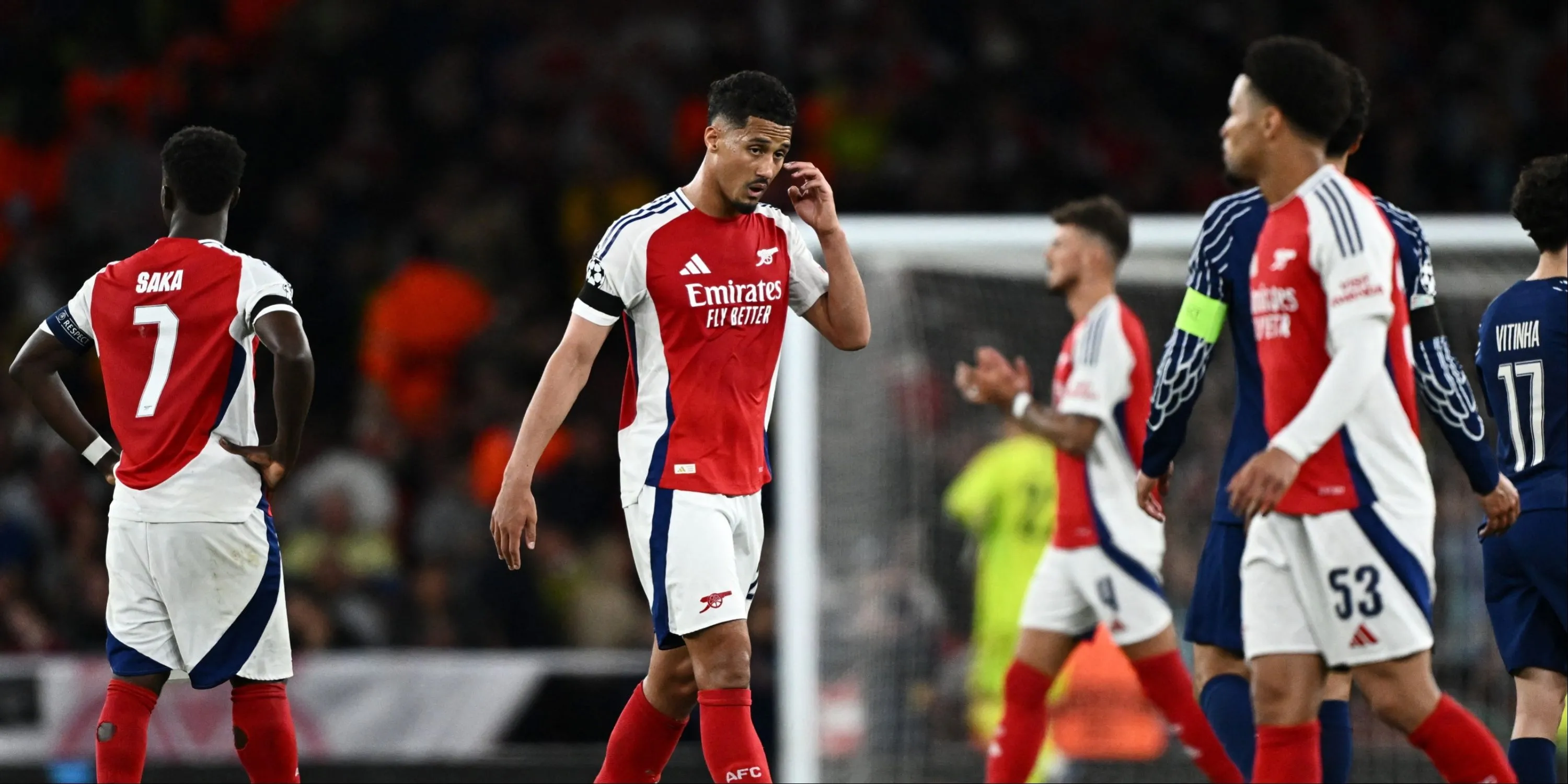Trung vệ William Saliba và tiền đạo Bukayo Saka của Arsenal