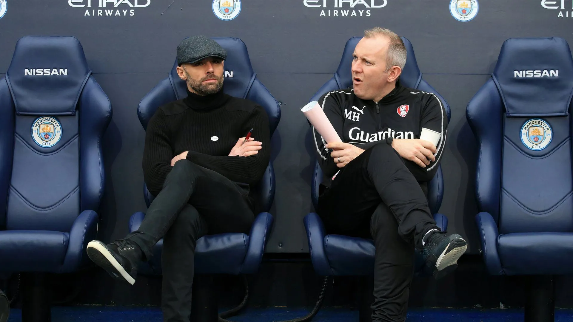 Cựu HLV Paul Warne và tân HLV Matt Hamshaw của Rotherham United