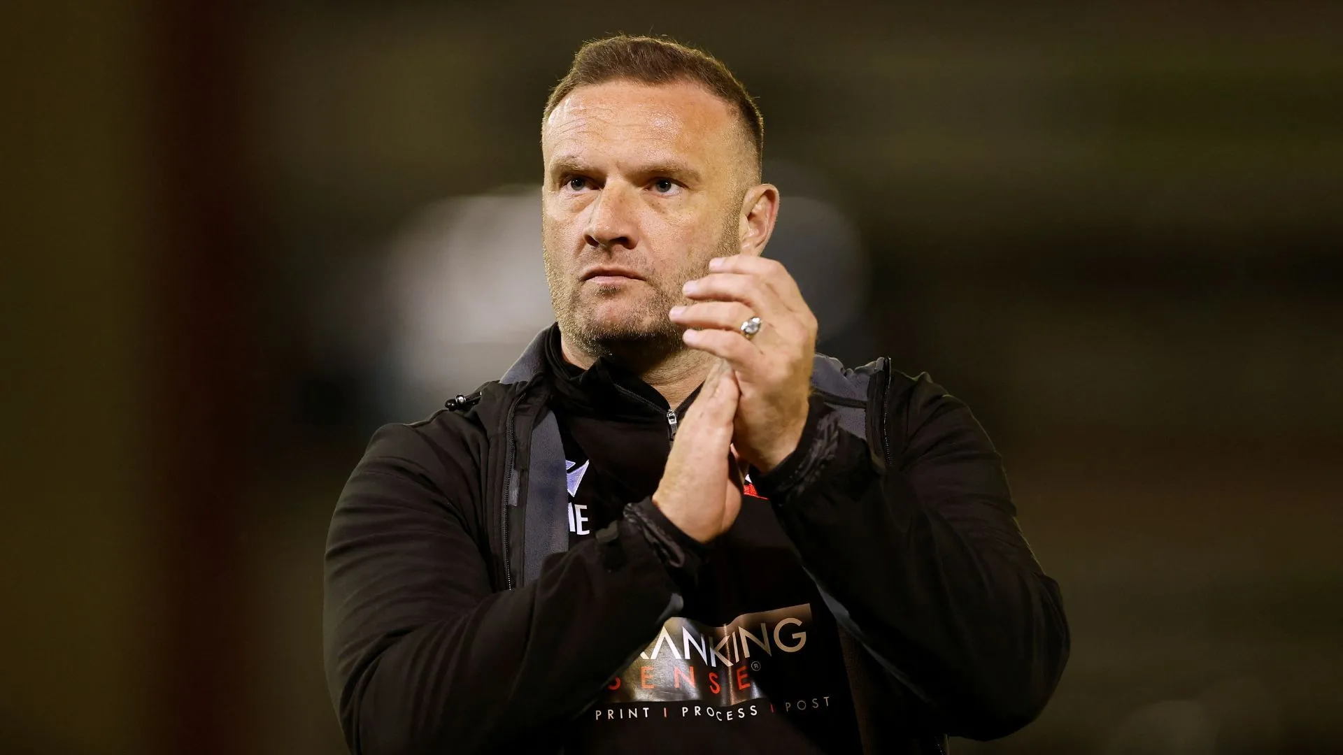 HLV Ian Evatt của Bolton, người có mối liên hệ có thể giúp ông cạnh tranh vị trí HLV tại Plymouth Argyle