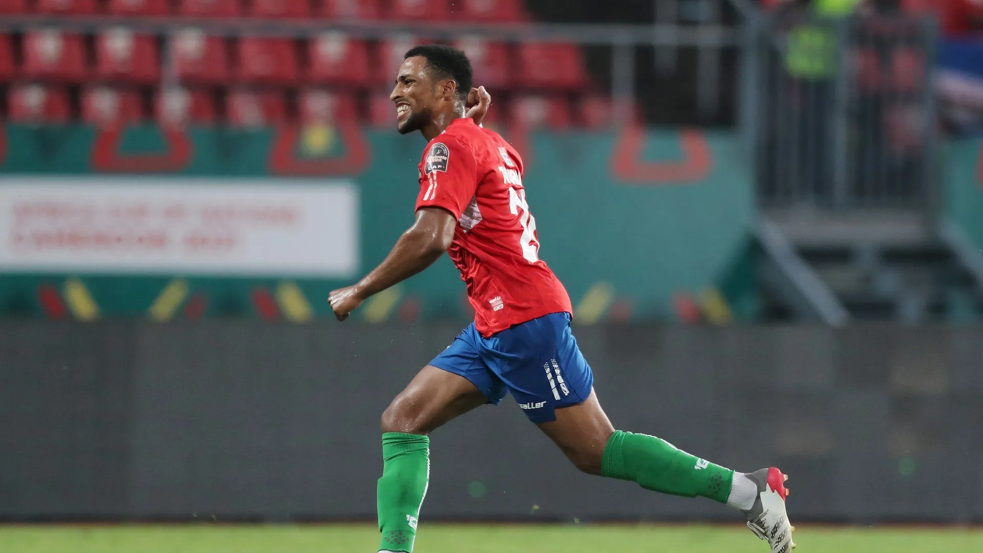 Ibou Touray trong màu áo ĐTQG Gambia, cầu thủ sắp gia nhập Bradford City