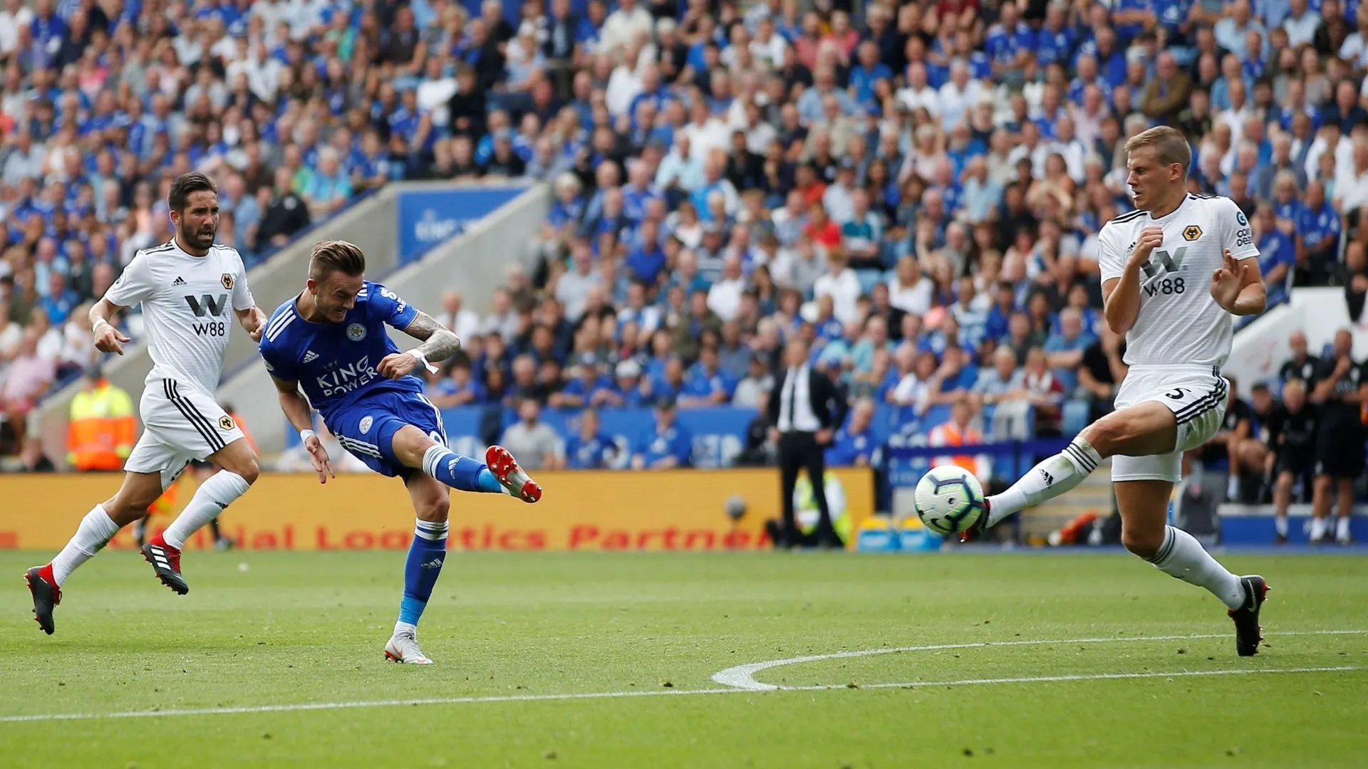 James Maddison ăn mừng bàn thắng trong màu áo Leicester City tại Premier League