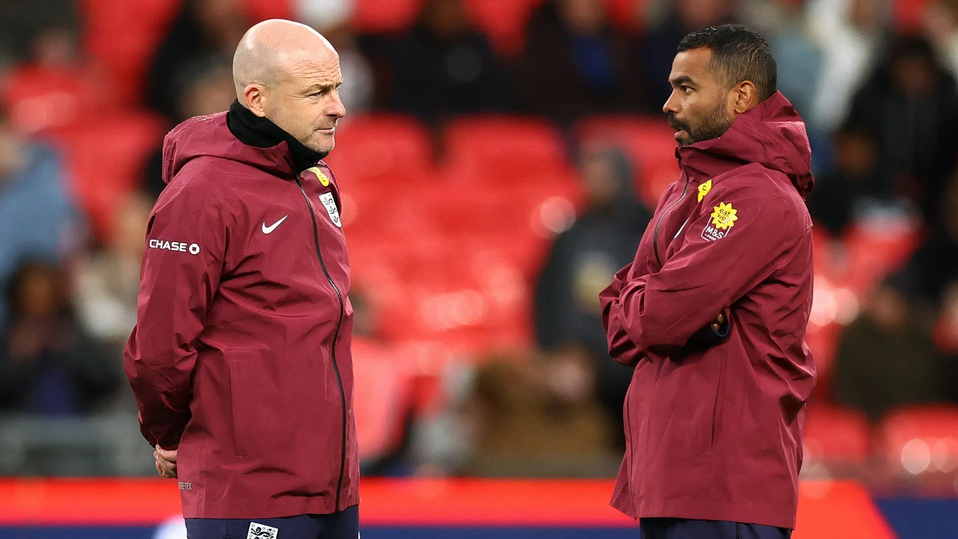 Lee Carsley và Ashley Cole trong thời gian làm trợ lý cho đội tuyển Anh