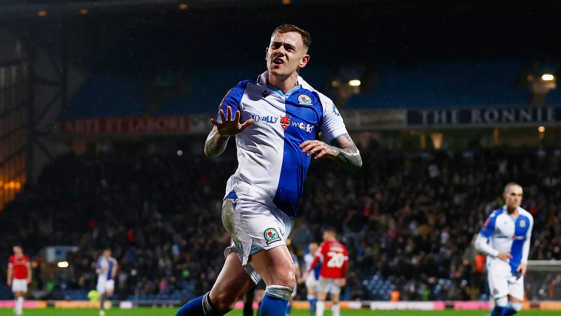 Sammie Szmodics - cầu thủ chất lượng tại Championship