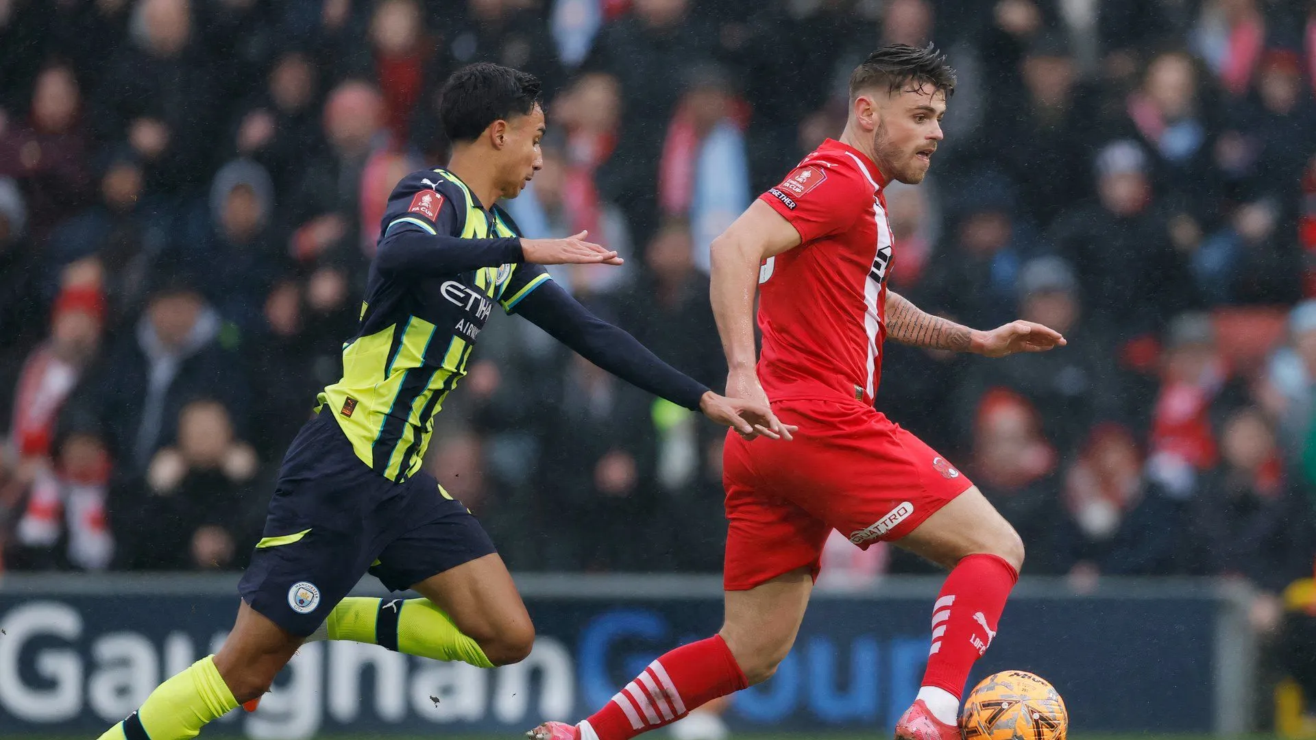 Charlie Kelman thi đấu bùng nổ trong màu áo Leyton Orient mùa giải trước