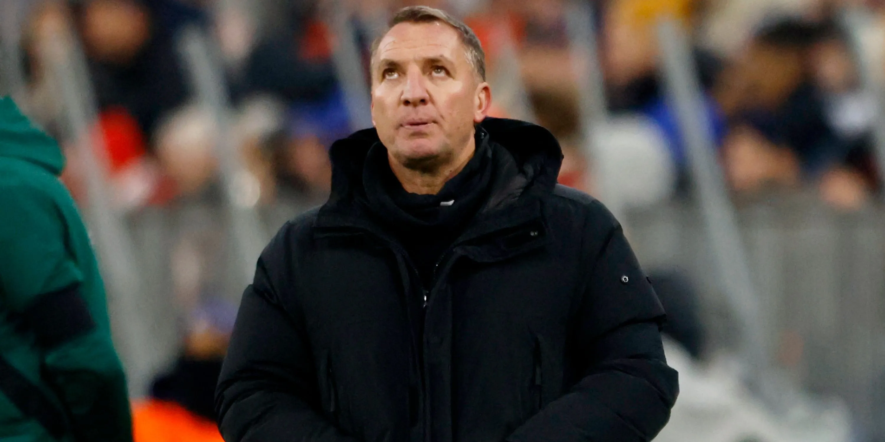 HLV Brendan Rodgers chỉ đạo từ đường biên