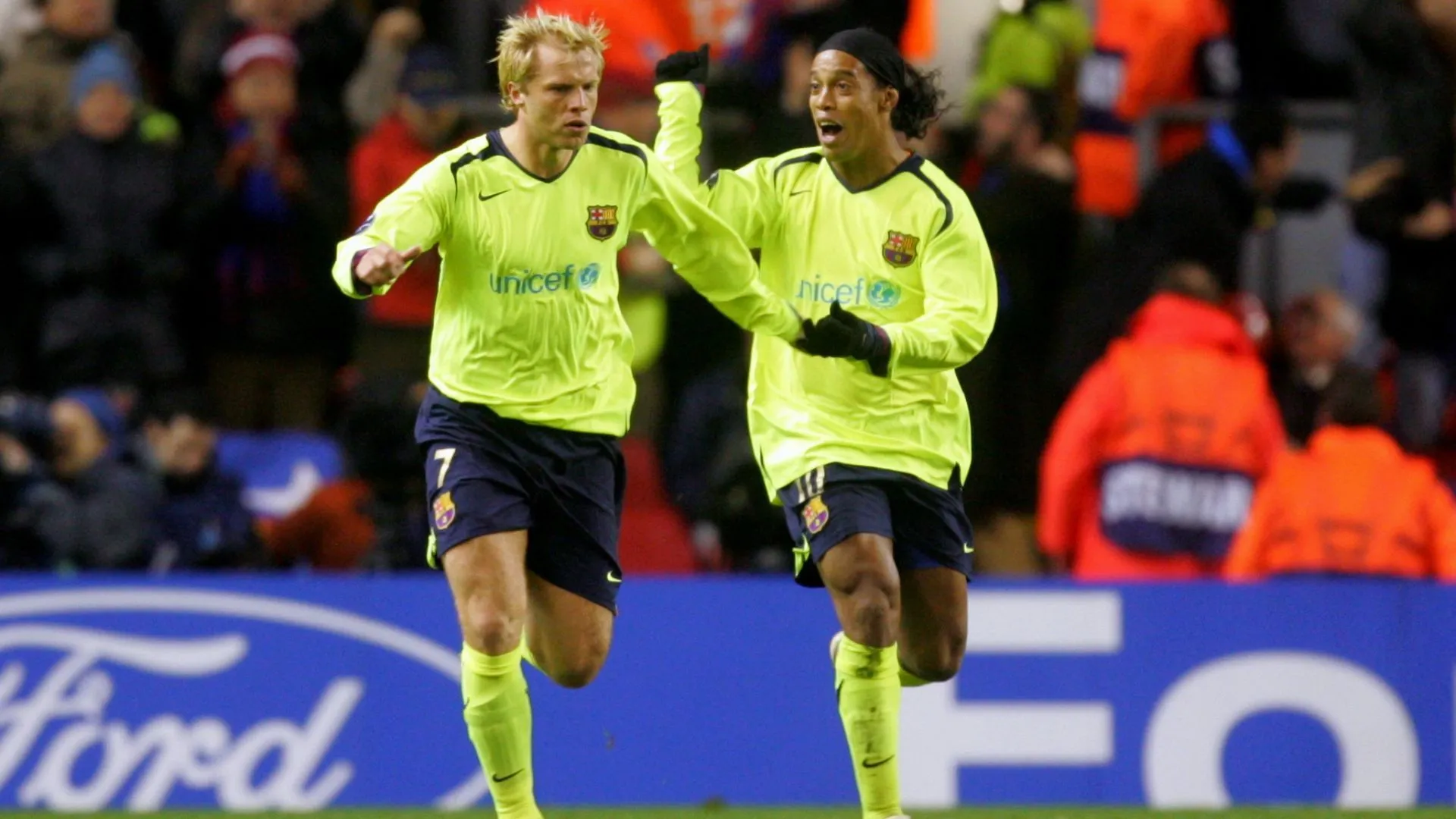 Huyền thoại Eidur Gudjohnsen trong màu áo Barcelona, câu lạc bộ mà con trai Daniel cũng đã được đào tạo trong hệ thống học viện danh tiếng.