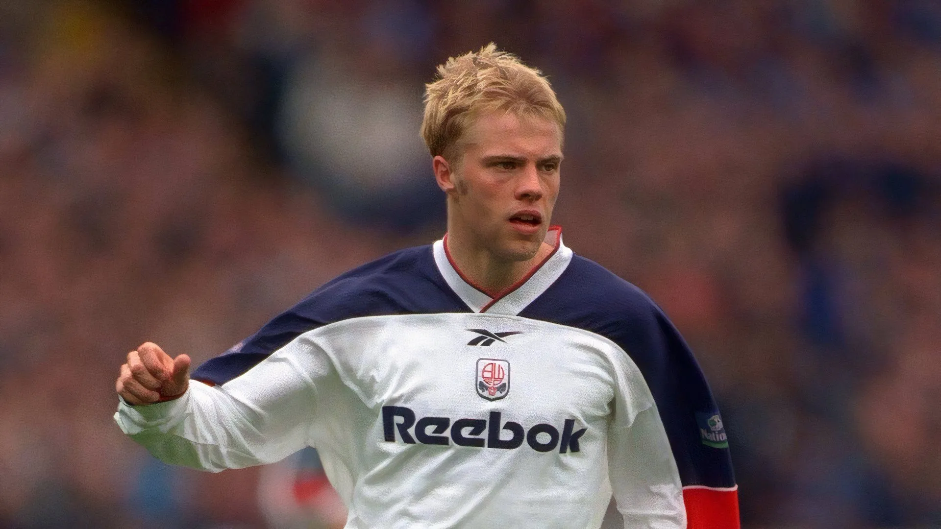 Huyền thoại Eidur Gudjohnsen trong màu áo Bolton Wanderers thời kỳ đỉnh cao, cha của Daniel Gudjohnsen đang được Sheffield United theo dõi.