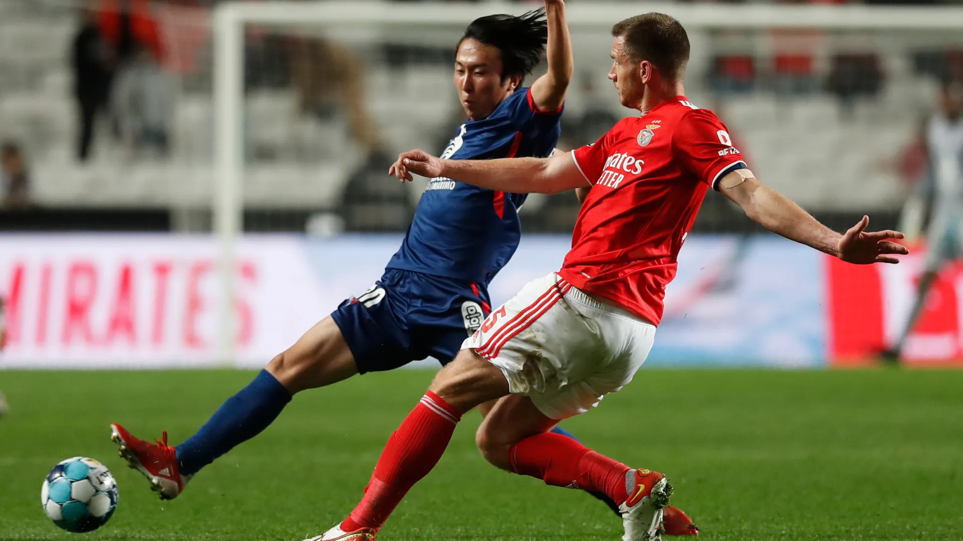 &quot;Kanya Fujimoto, tiền vệ người Nhật Bản, trong buổi ra mắt Birmingham City.&quot;