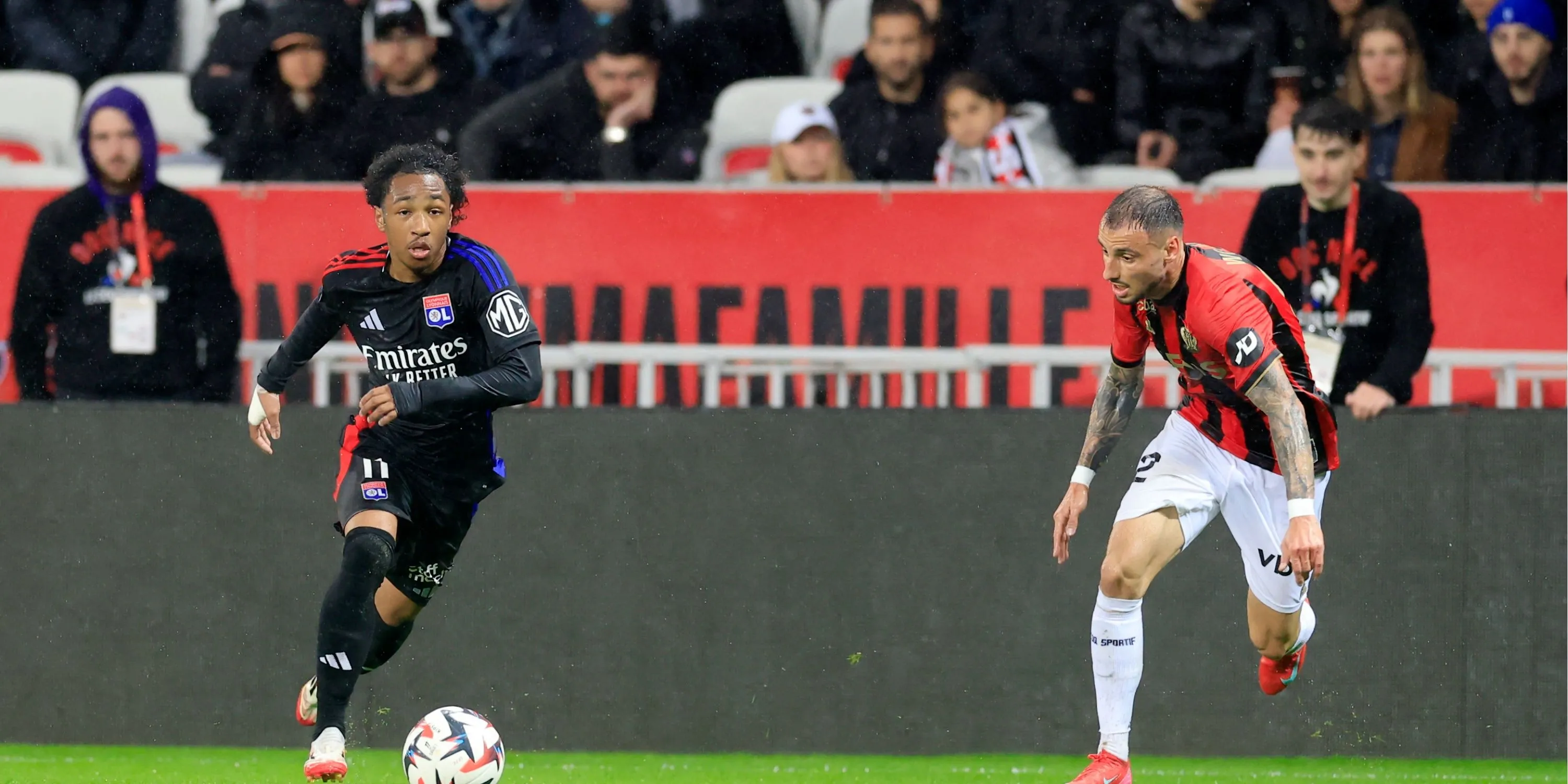 Malick Fofana thi đấu cho câu lạc bộ Lyon