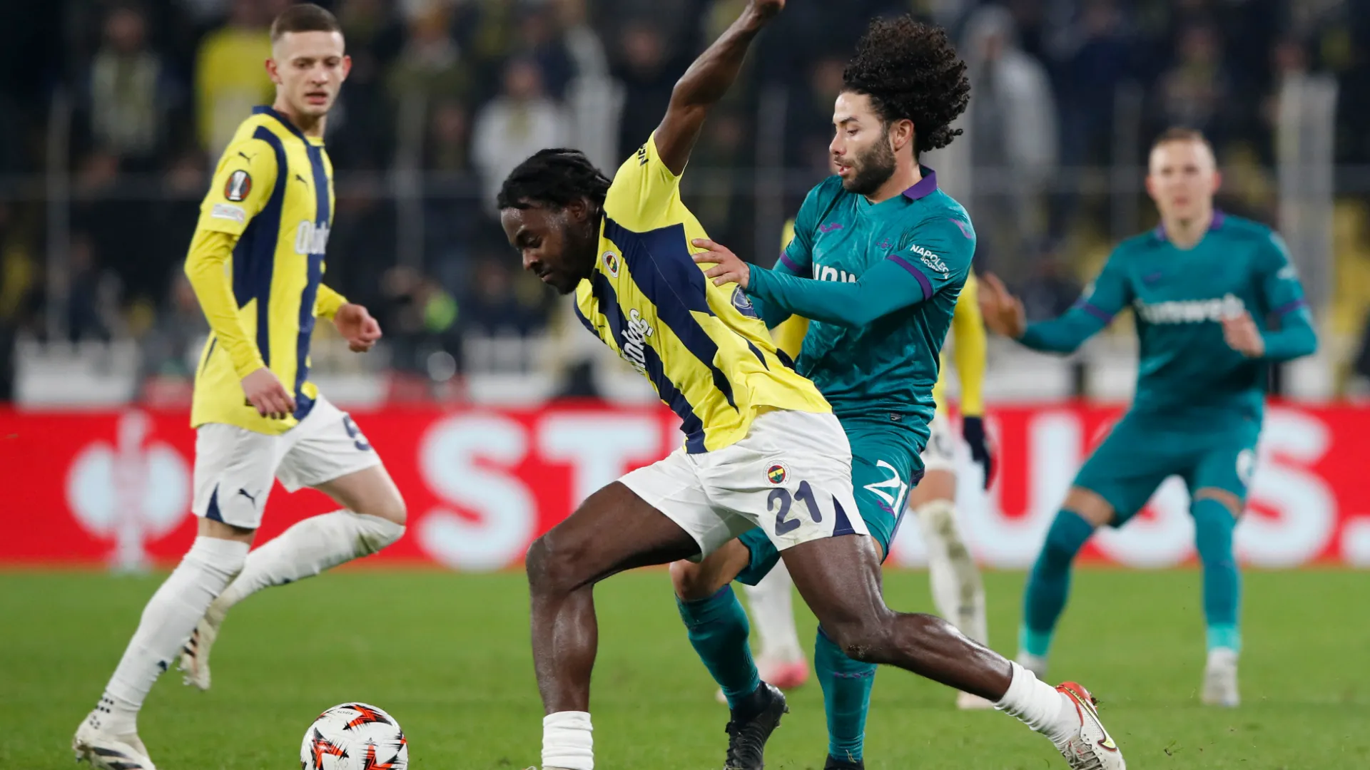Osayi-Samuel thi đấu cho Fenerbahçe, CLB cũ của tân binh Birmingham