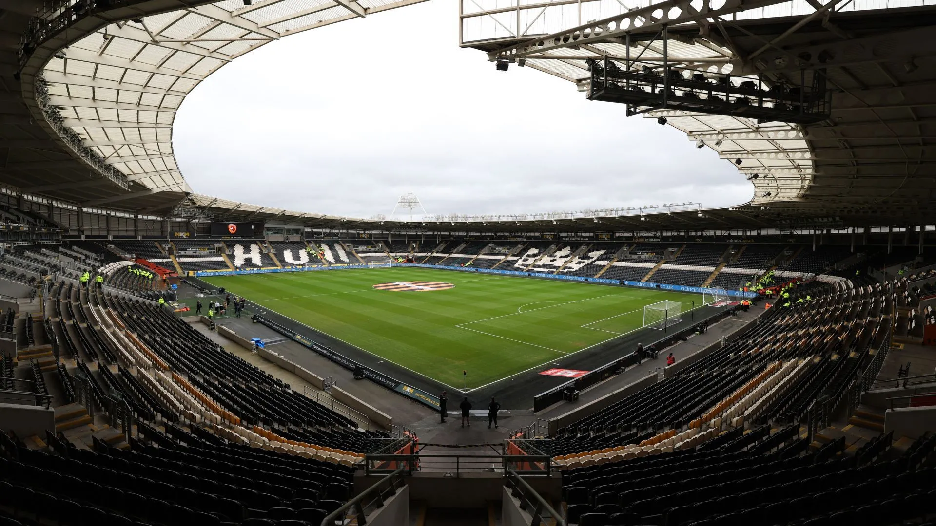 Sân MKM Stadium của Hull City, một kiến trúc hiện đại nhưng bị chỉ trích thiếu &quot;linh hồn&quot;.
