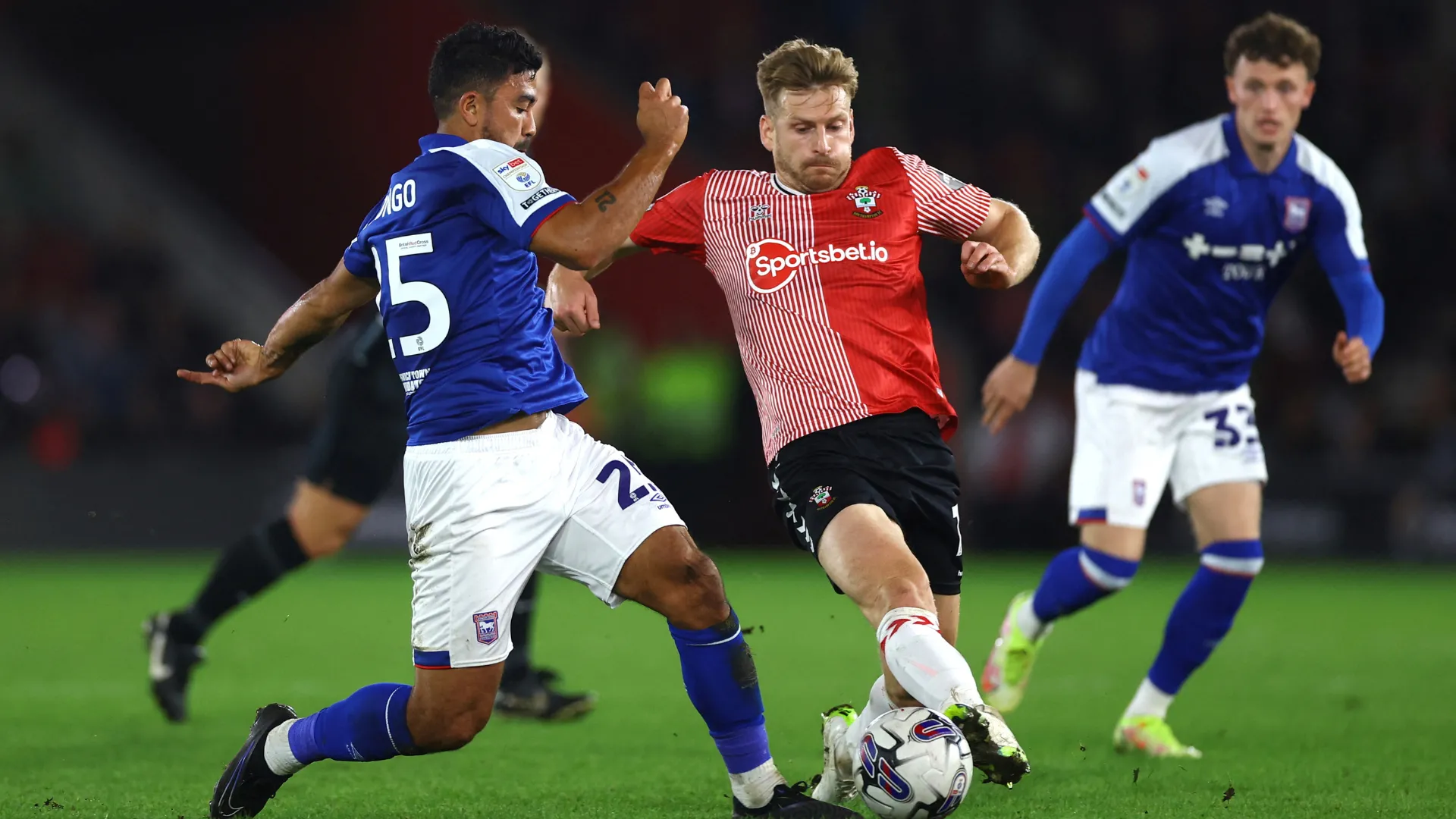 Stuart Armstrong thi đấu ấn tượng trong màu áo câu lạc bộ Southampton