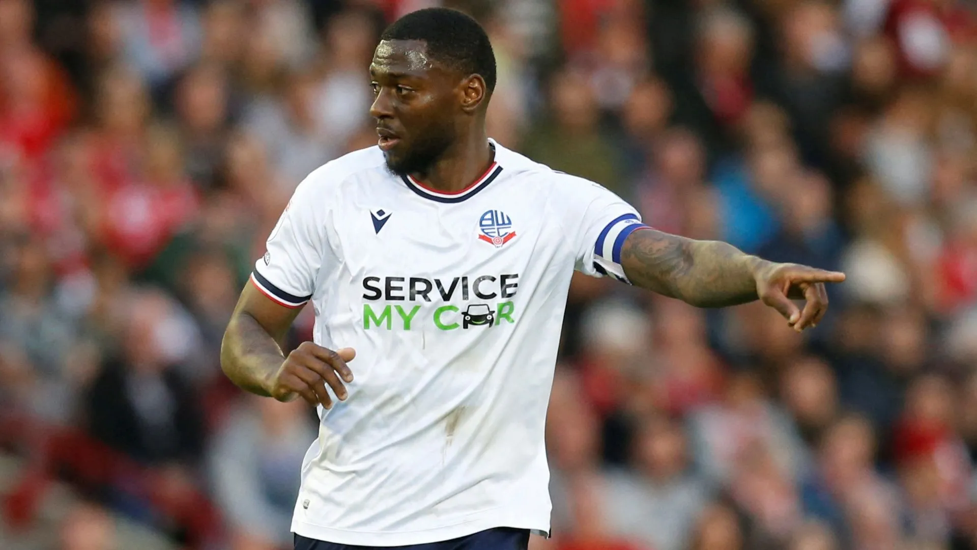 Tân binh Ricardo Santos của Swansea City bị buộc phải rời sân vì chấn thương