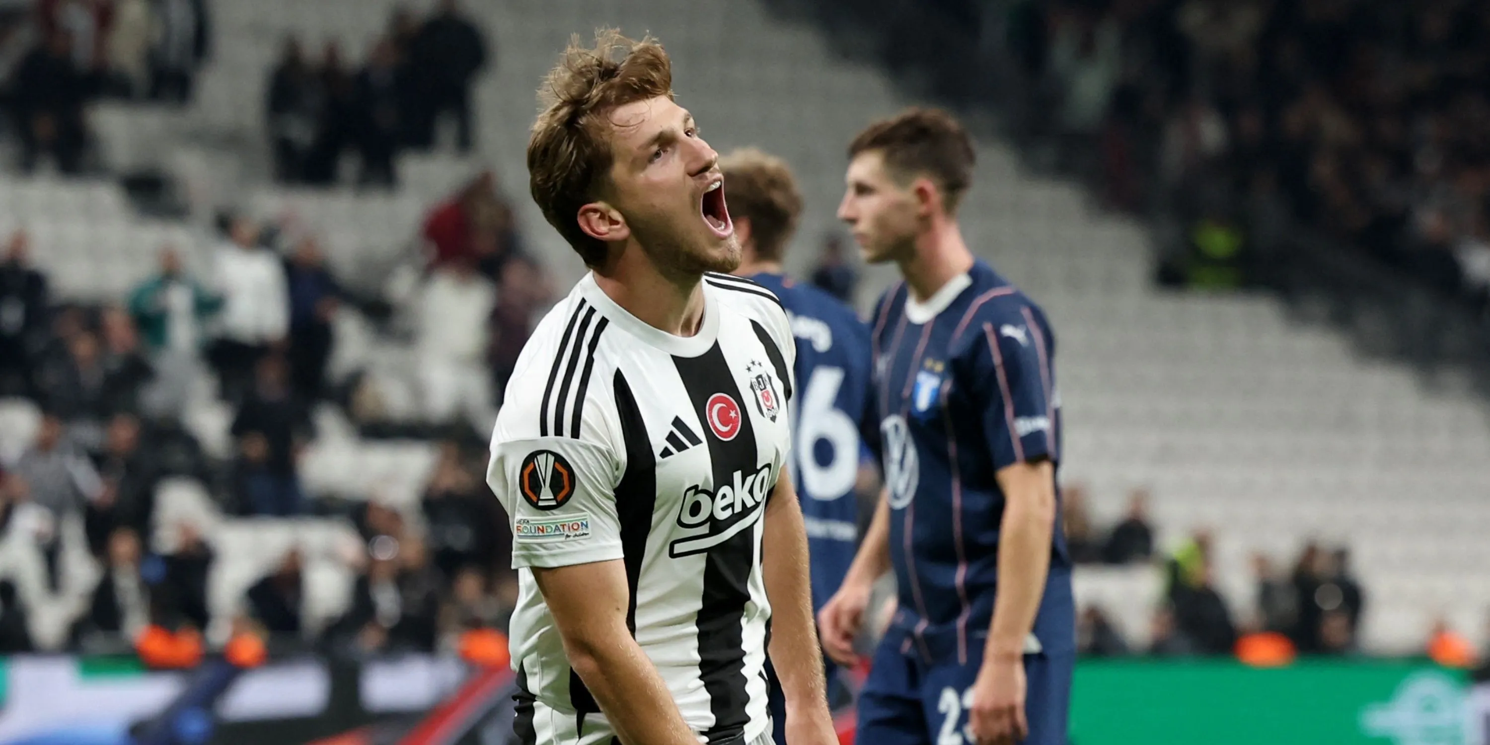 Tiền đạo trẻ Semih Kılıçsoy trong màu áo câu lạc bộ Besiktas