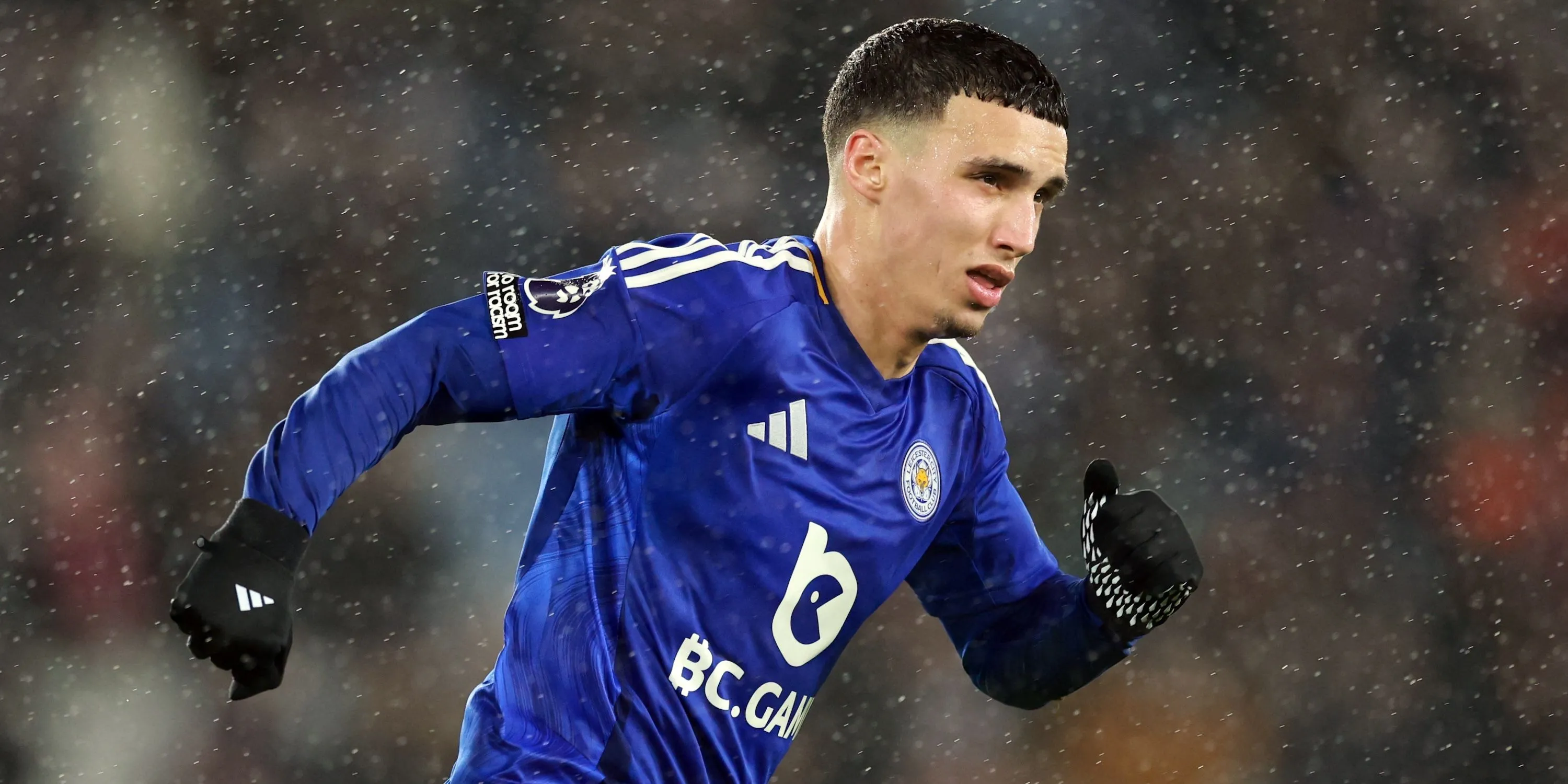 Tiền vệ Bilal El Khannouss của Leicester City đang thi đấu, mục tiêu tiềm năng của Sunderland