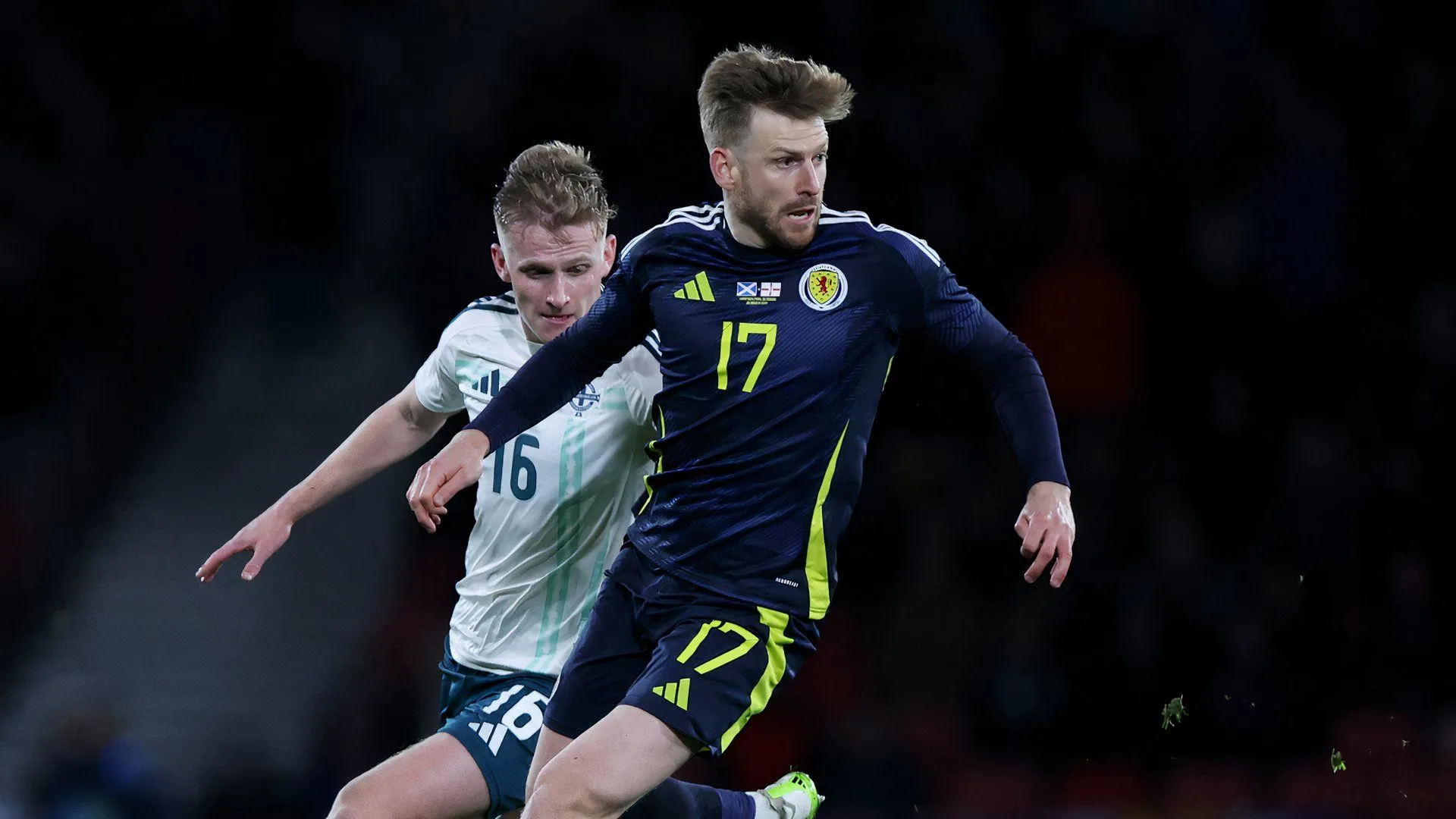 Tiền vệ Stuart Armstrong trong màu áo đội tuyển Scotland