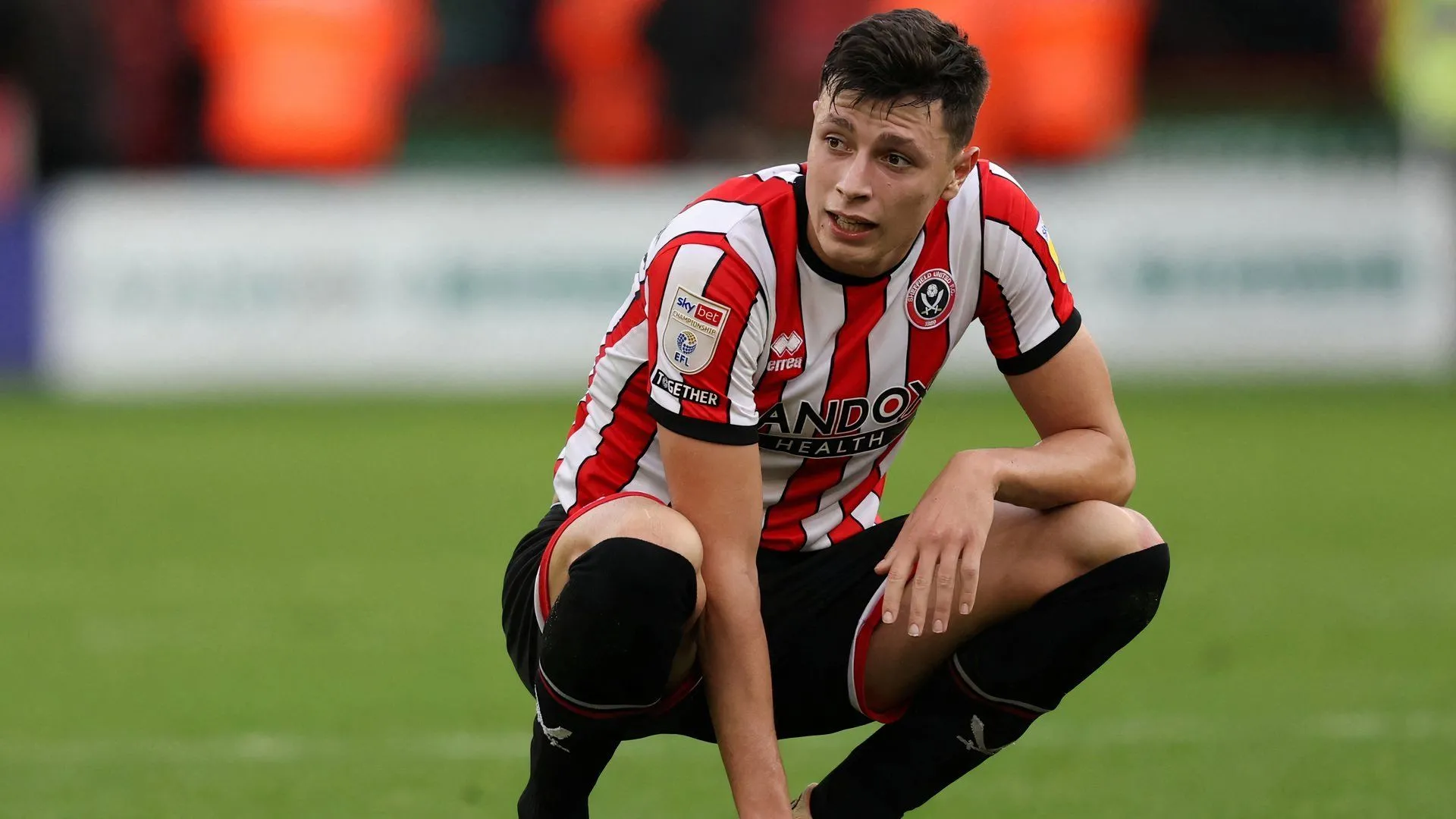 Trung vệ Anel Ahmedhodzic trong màu áo Sheffield United tại giải Championship