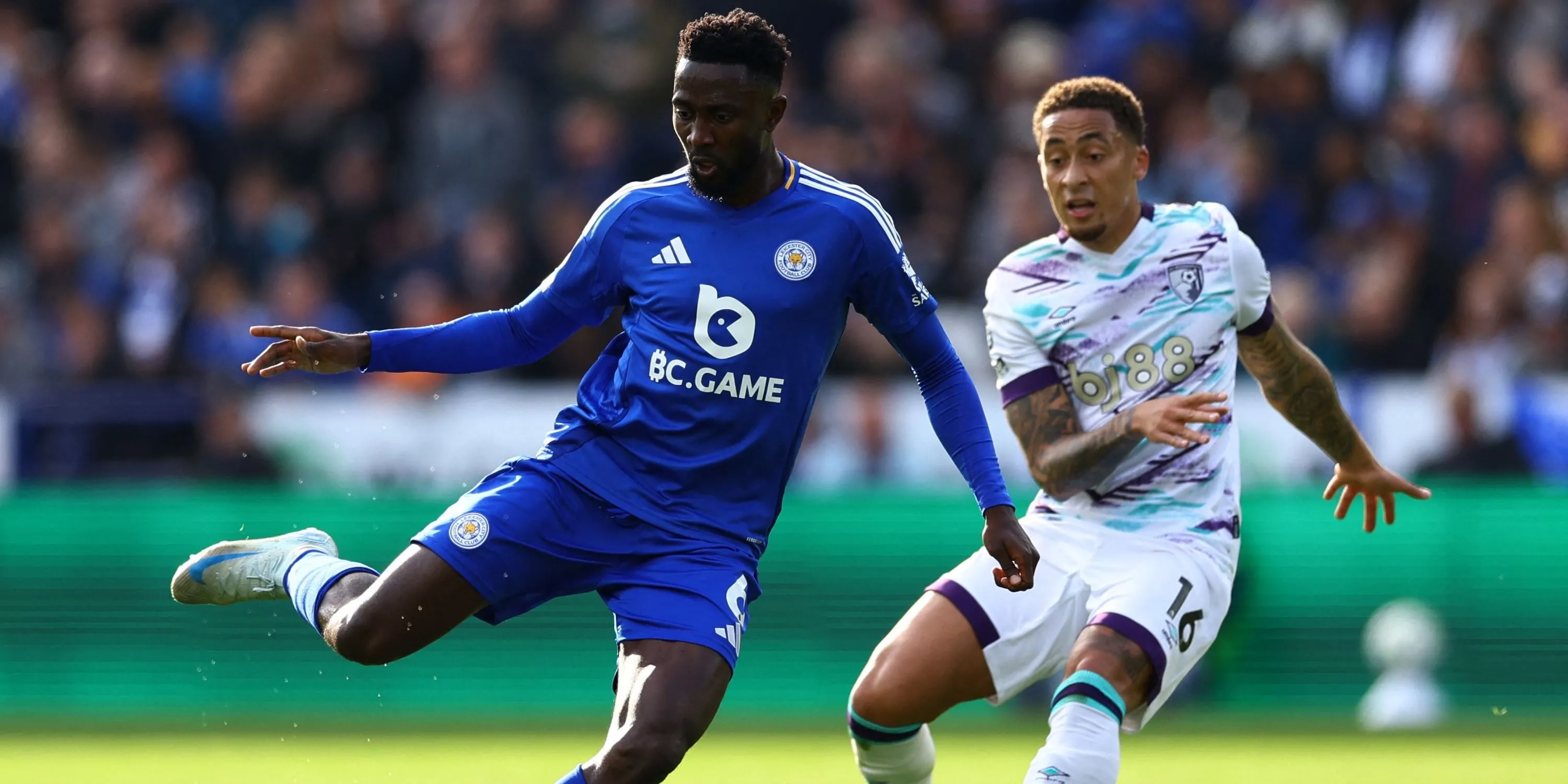 Wilfred Ndidi thi đấu cho Leicester City tại Premier League
