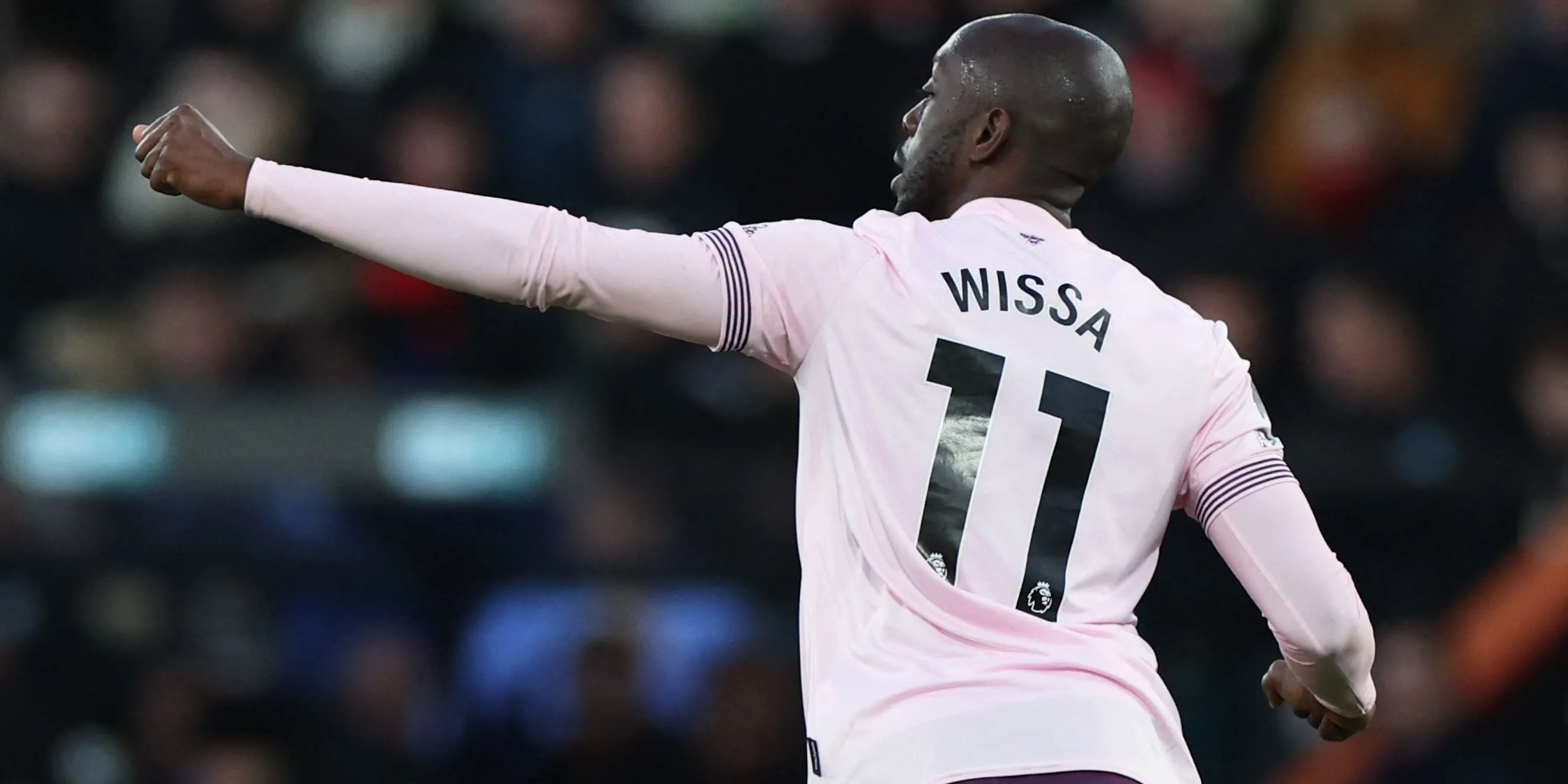 Yoane Wissa của Brentford ăn mừng bàn thắng đầu tiên