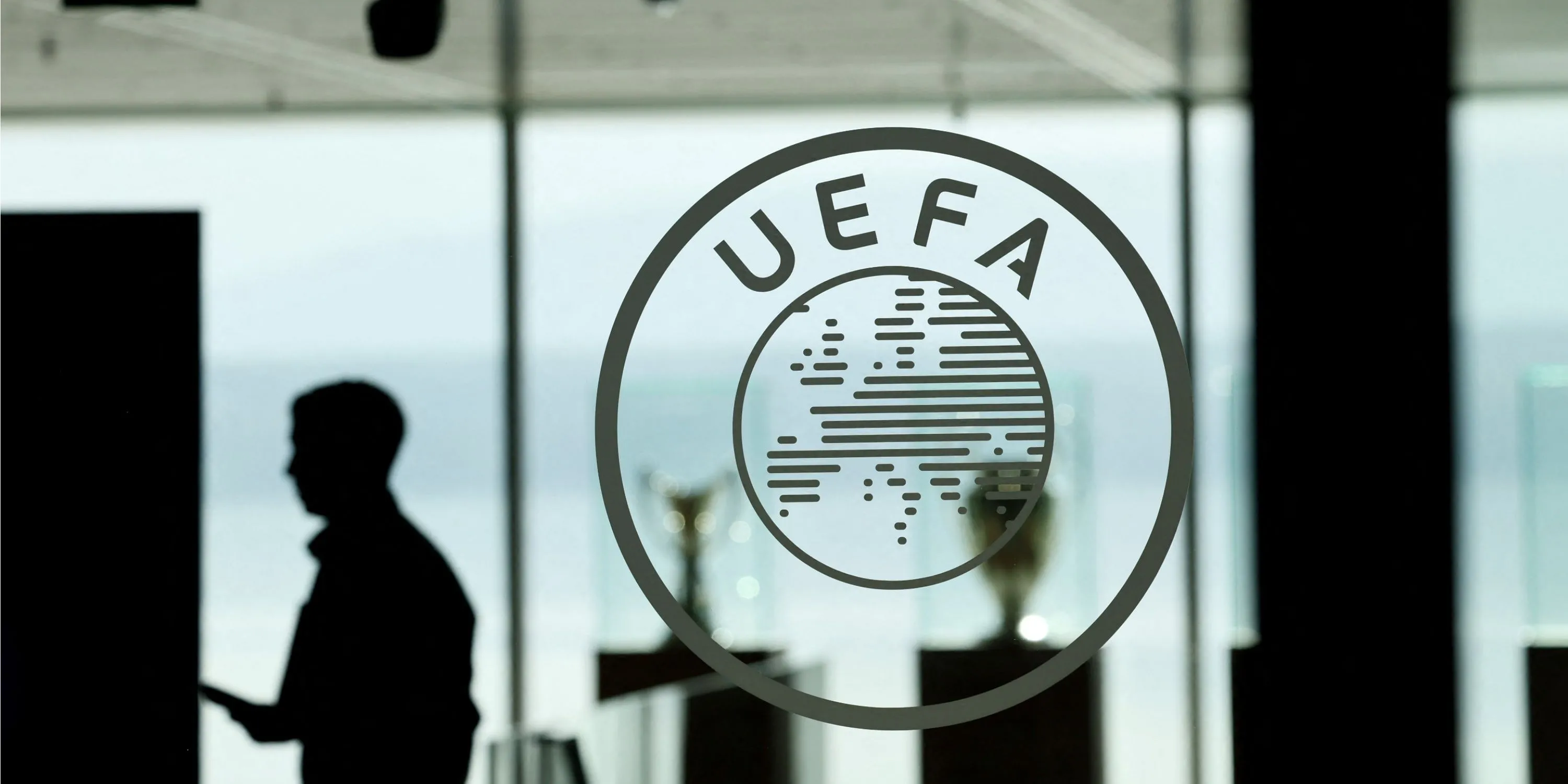 Quy định Công bằng Tài chính (FFP) của UEFA gây áp lực lên chiến lược chuyển nhượng của Chelsea