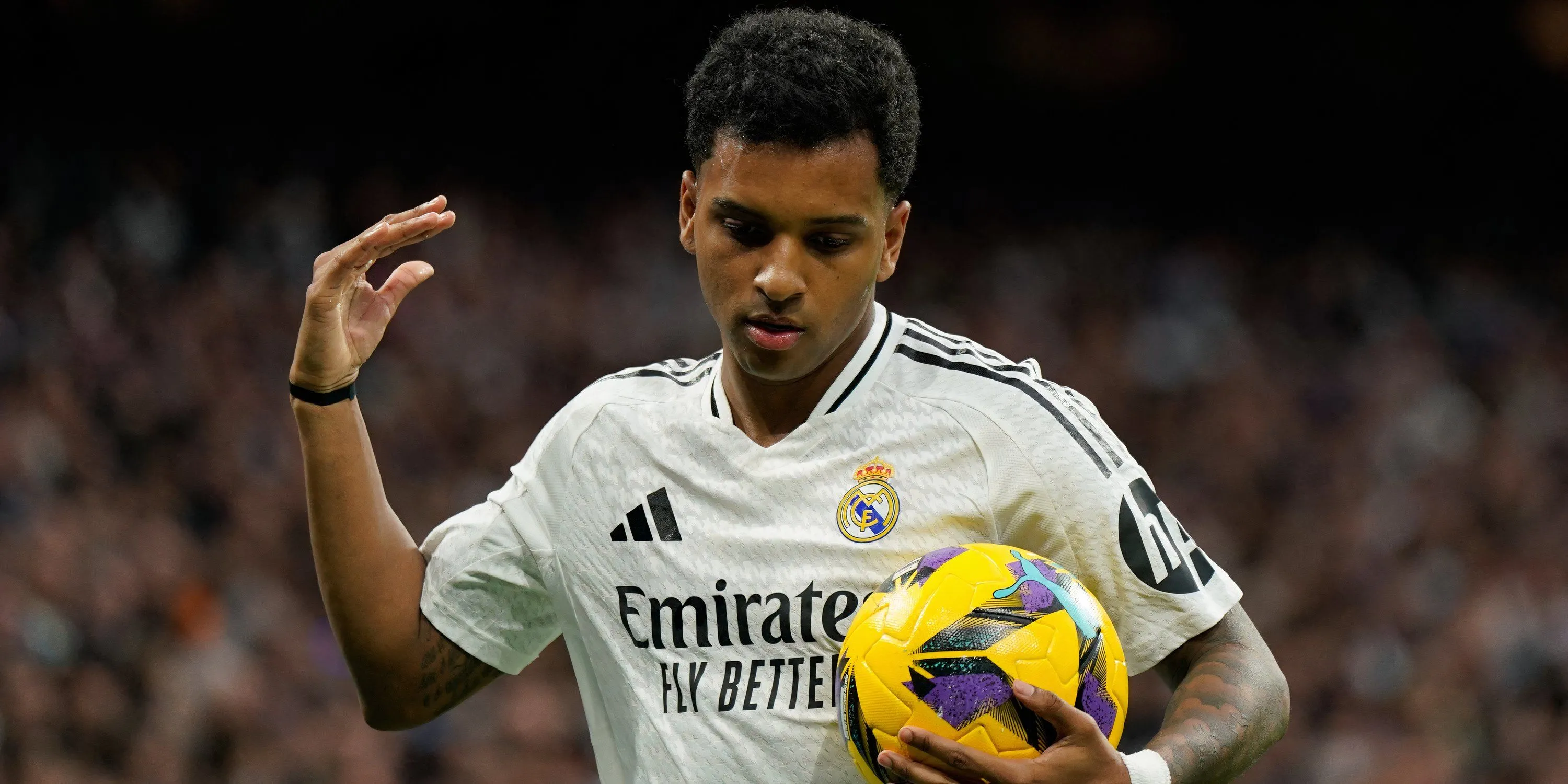 Tiền đạo Rodrygo của Real Madrid đang đứng trước tương lai bất định giữa tin đồn chuyển nhượng.