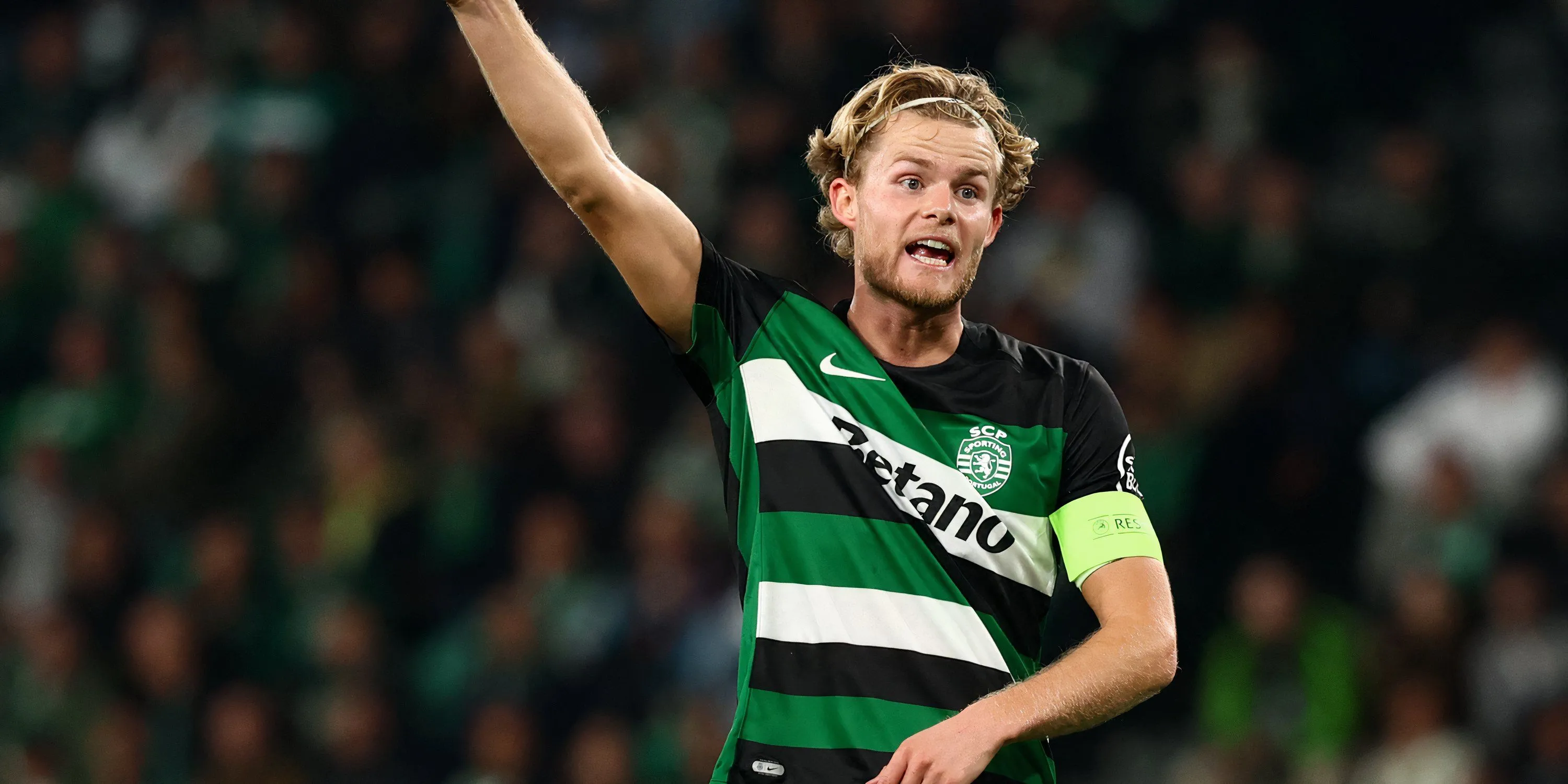 Tiền vệ Morten Hjulmand trong màu áo Sporting Lisbon thi đấu trên sân