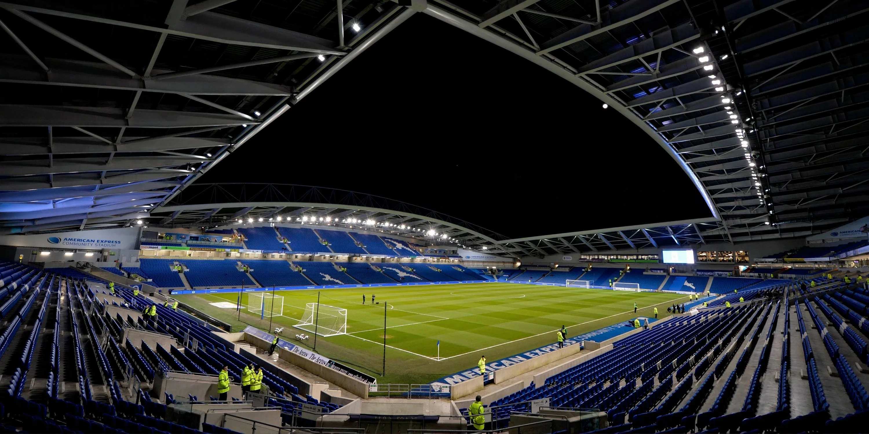 Các cầu thủ Brighton &amp; Hove Albion đang ăn mừng bàn thắng trên sân vận động Amex