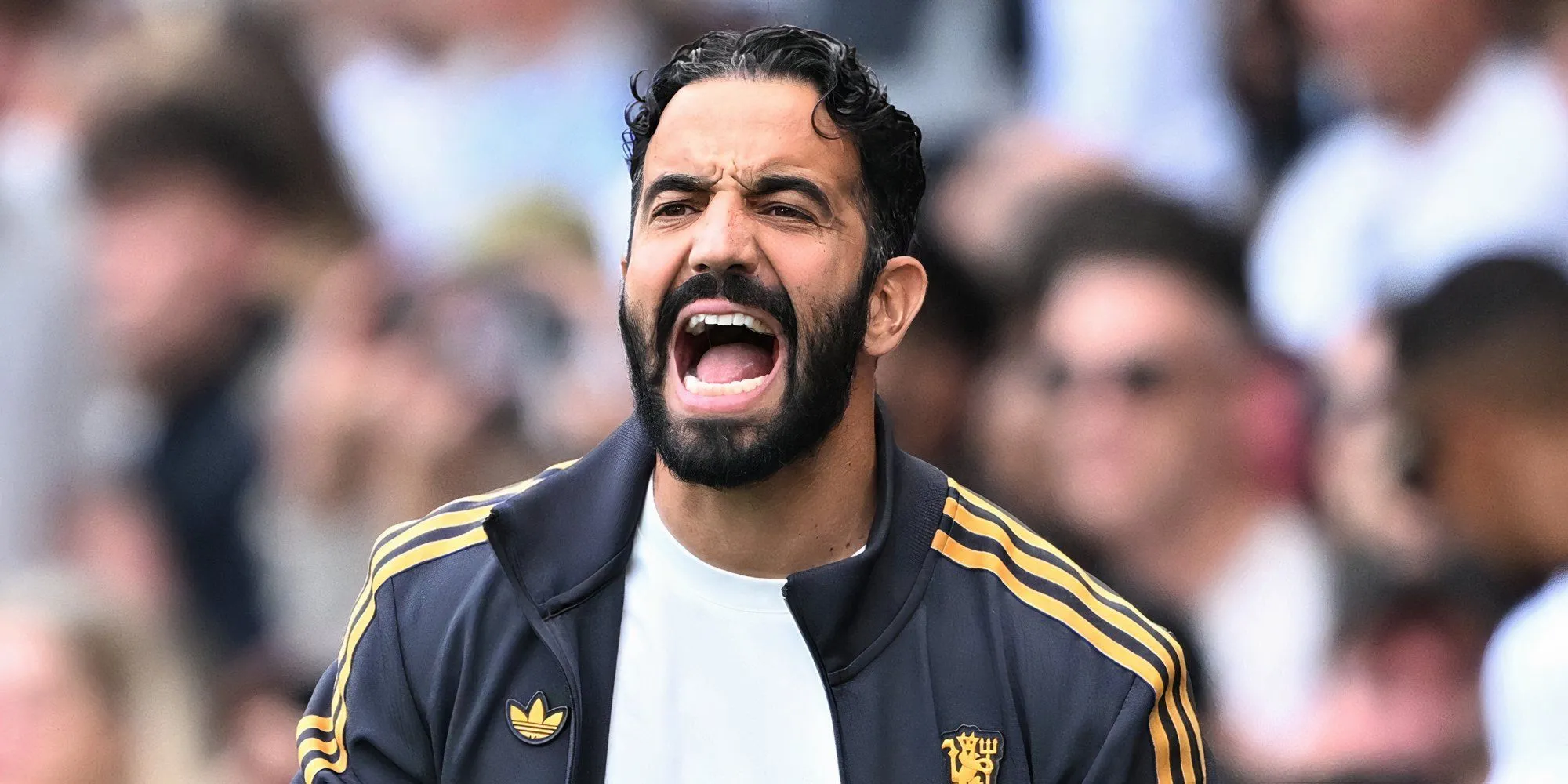 HLV Ruben Amorim trên băng ghế chỉ đạo Manchester United, đối mặt với áp lực lớn từ phong độ yếu kém tại Premier League