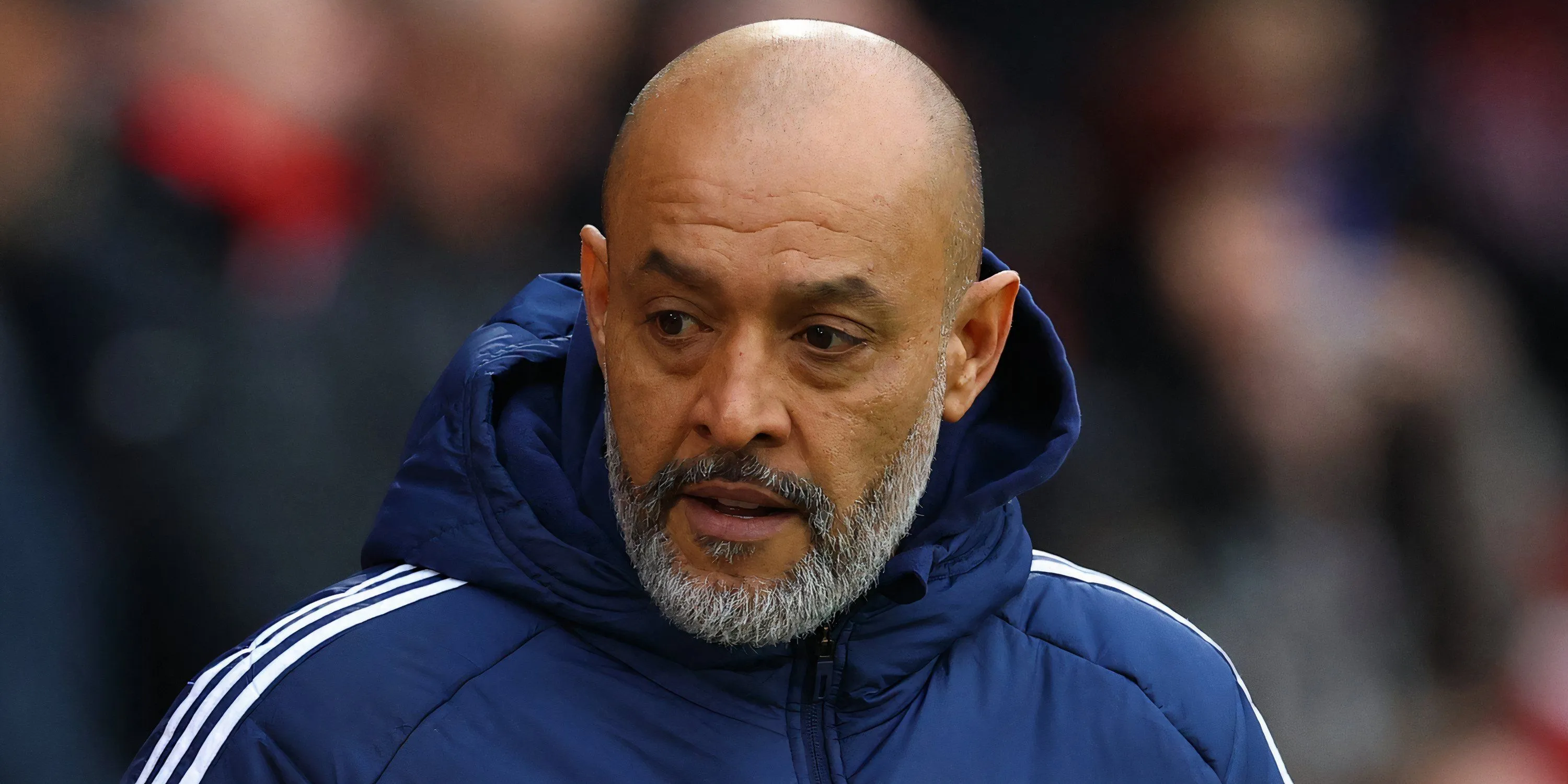 Nuno Espírito Santo trong vai trò huấn luyện viên trưởng của Nottingham Forest, người được đồn đoán có thể thay thế Graham Potter tại West Ham.