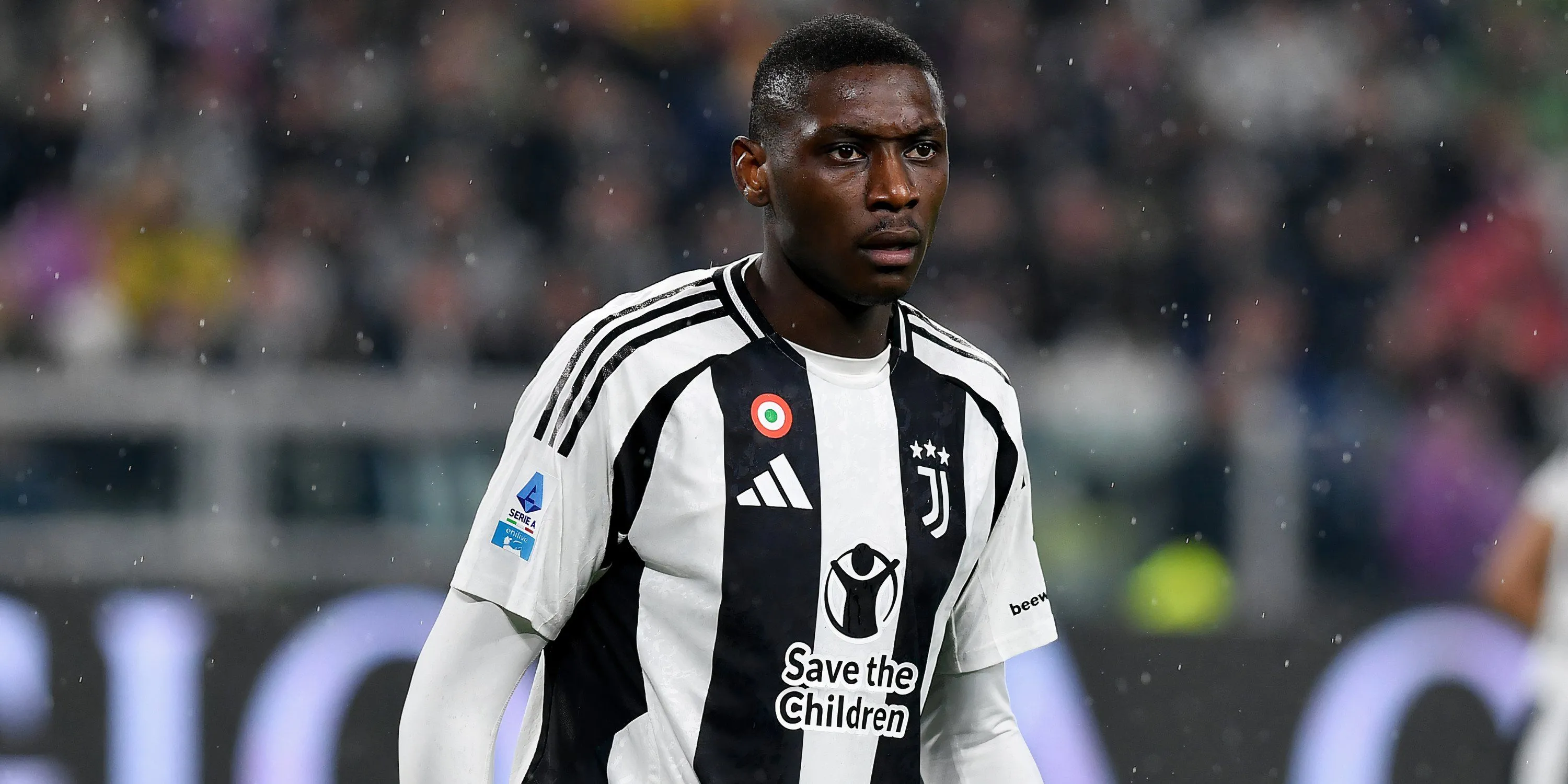 Randal Kolo Muani, tiền đạo đang được Tottenham mượn, trong bối cảnh chờ đợi cơ hội ra sân tại Champions League.