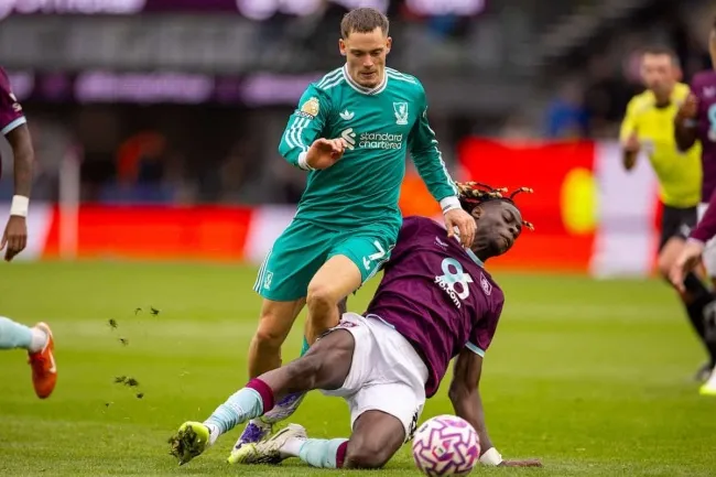 Florian Wirtz chưa hòa nhập cùng lối chơi, tiền vệ số 10 gặp khó khăn về tốc độ và thể lực tại Ngoại hạng Anh.